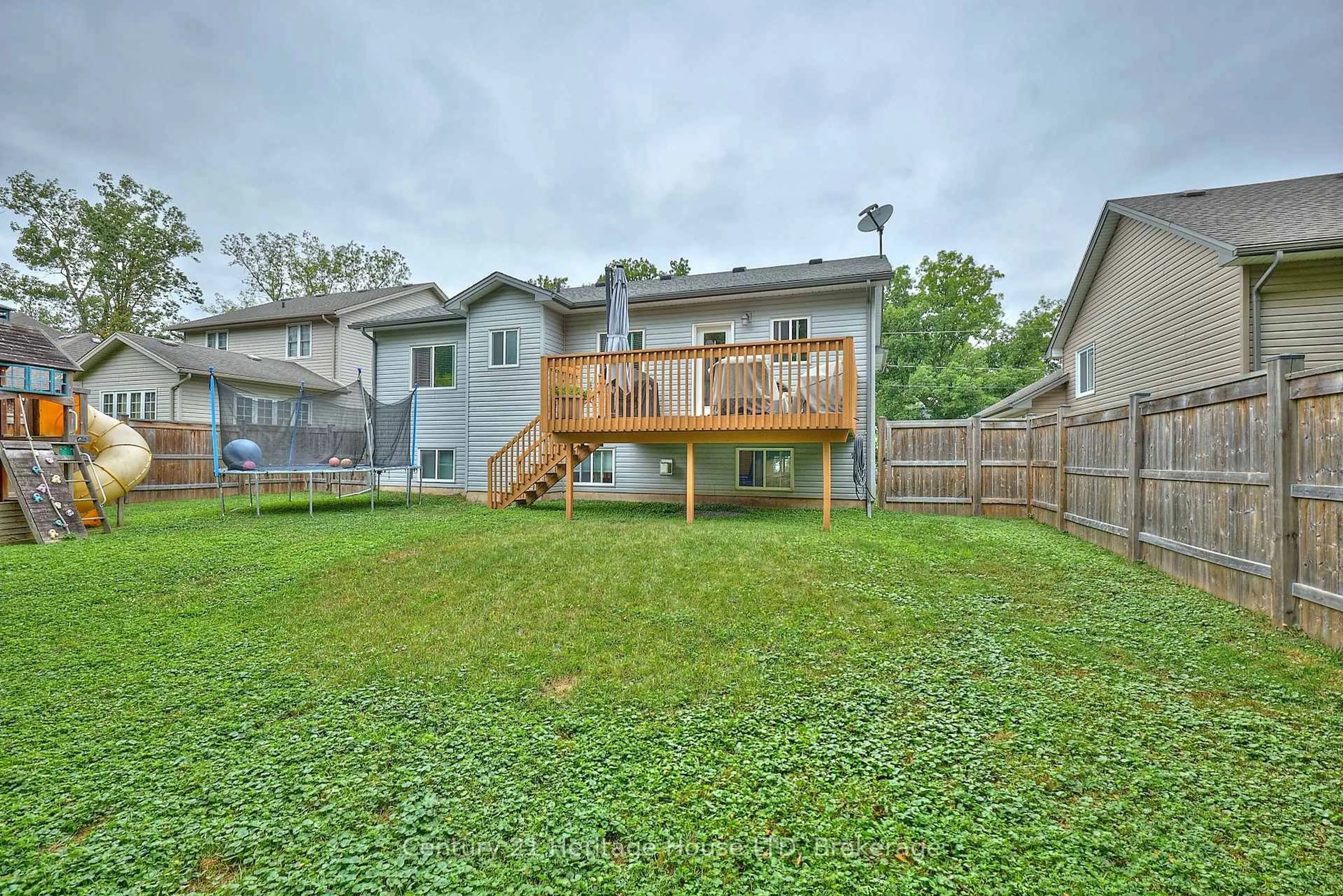 Patio, unknown for 3257 Grove Ave, Fort Erie Ontario L0S 1N0