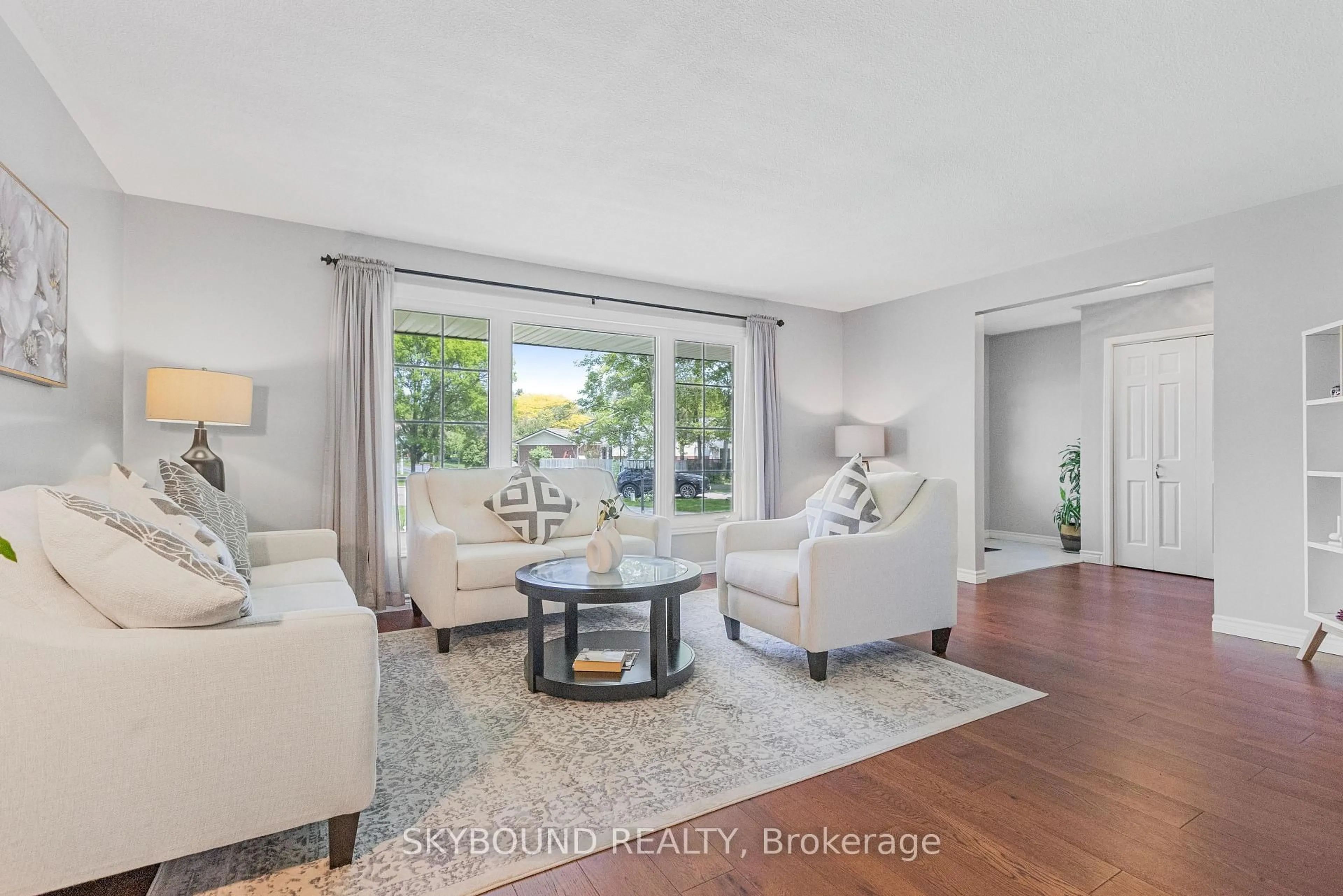 Living room with furniture, unknown for 6 Roselawn Crt, Norfolk Ontario N0A 1N4