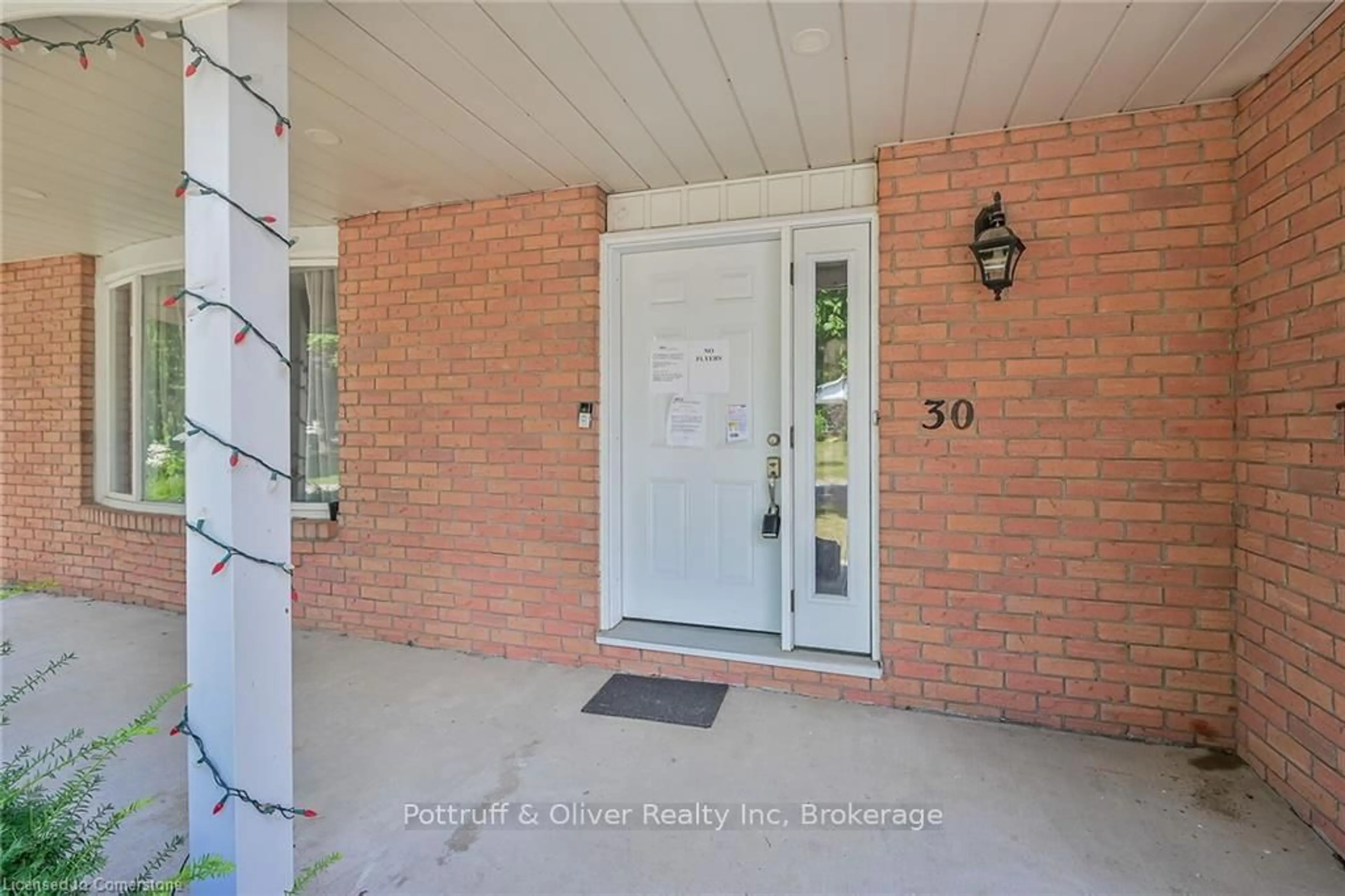 Indoor entryway for 30 Carriage Rd, Haldimand Ontario N3Y 4X2