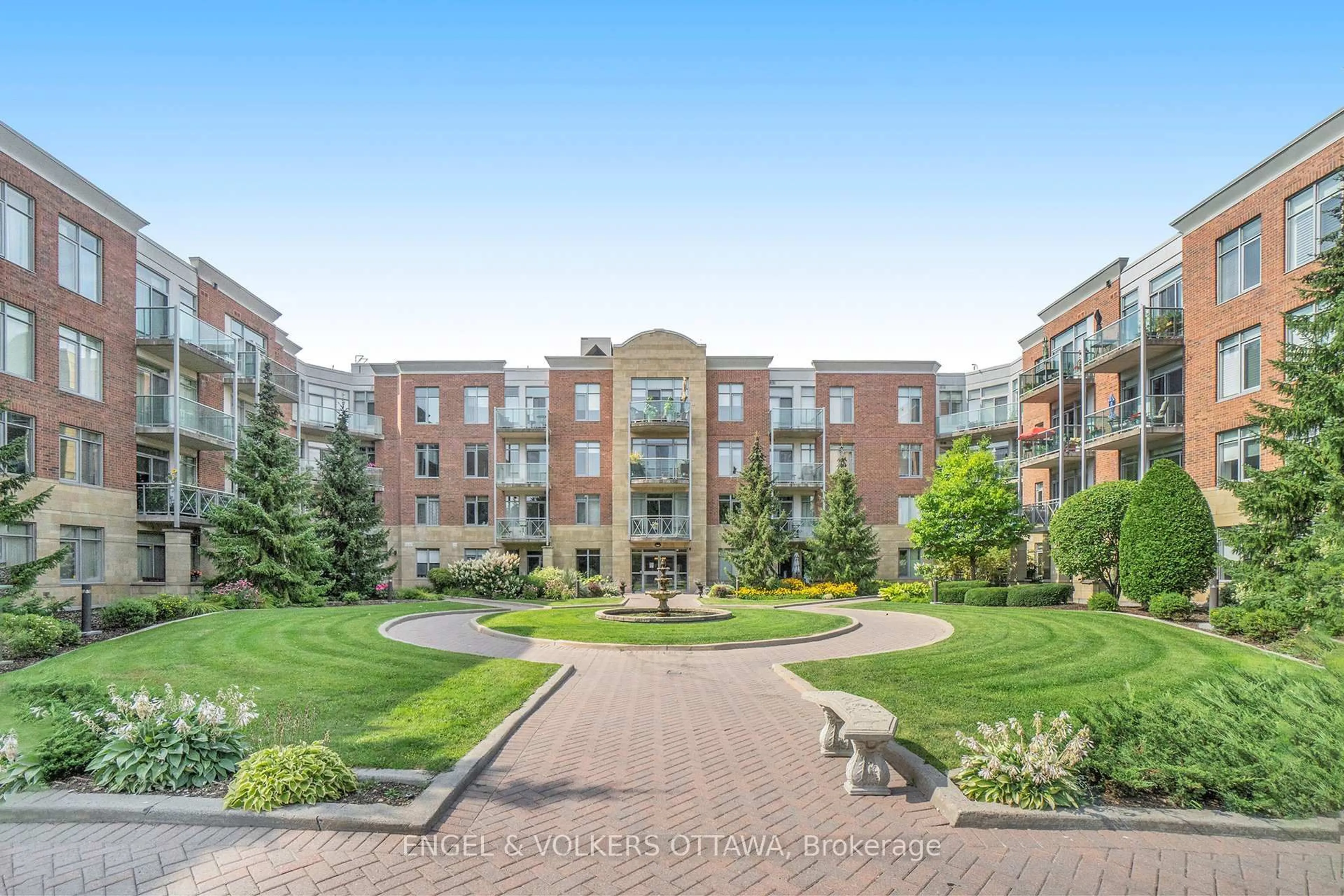 Patio, building for 205 Bolton St #225, Ottawa Ontario K1N 1K7