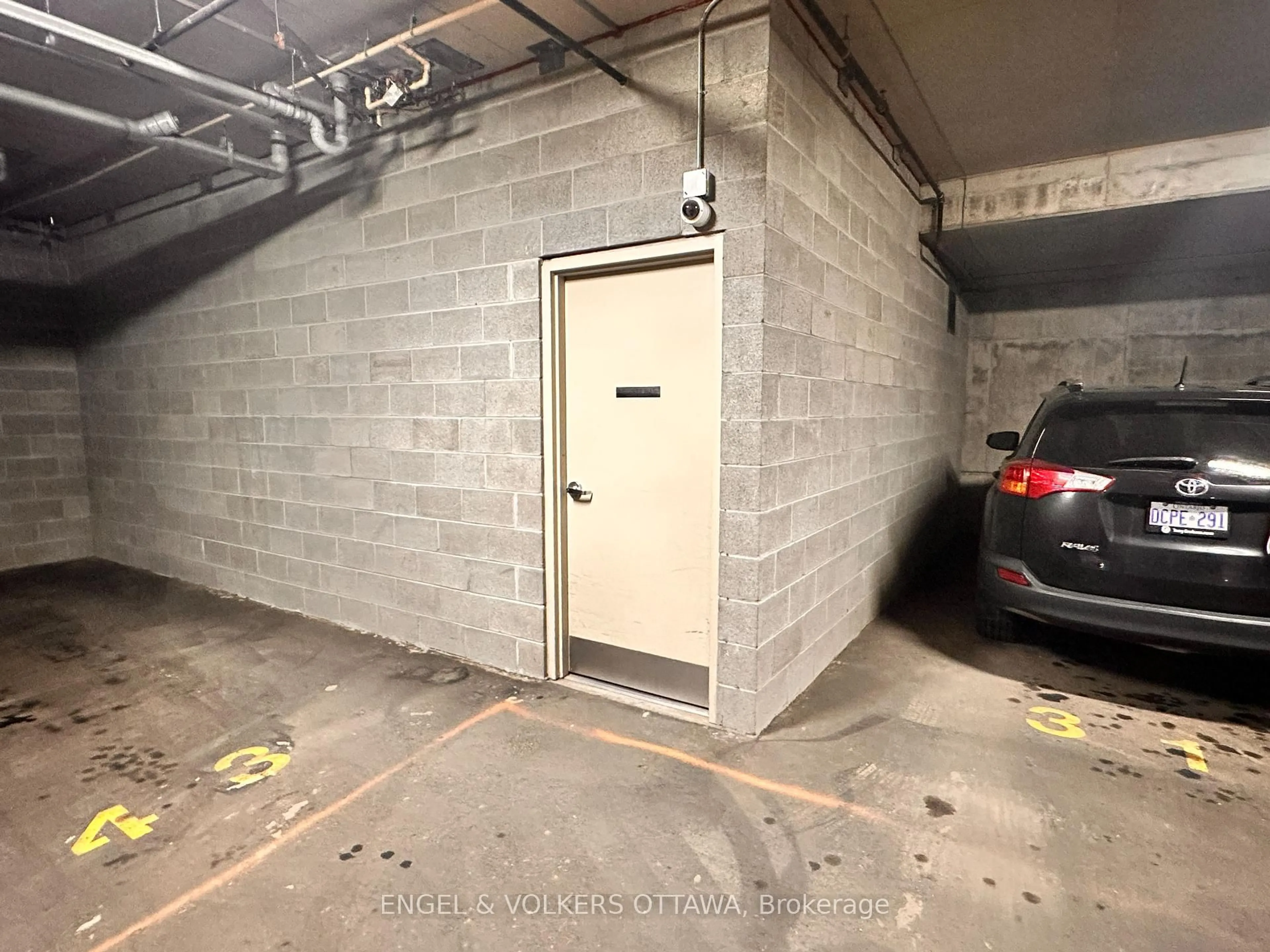 Indoor garage for 205 Bolton St #225, Ottawa Ontario K1N 1K7