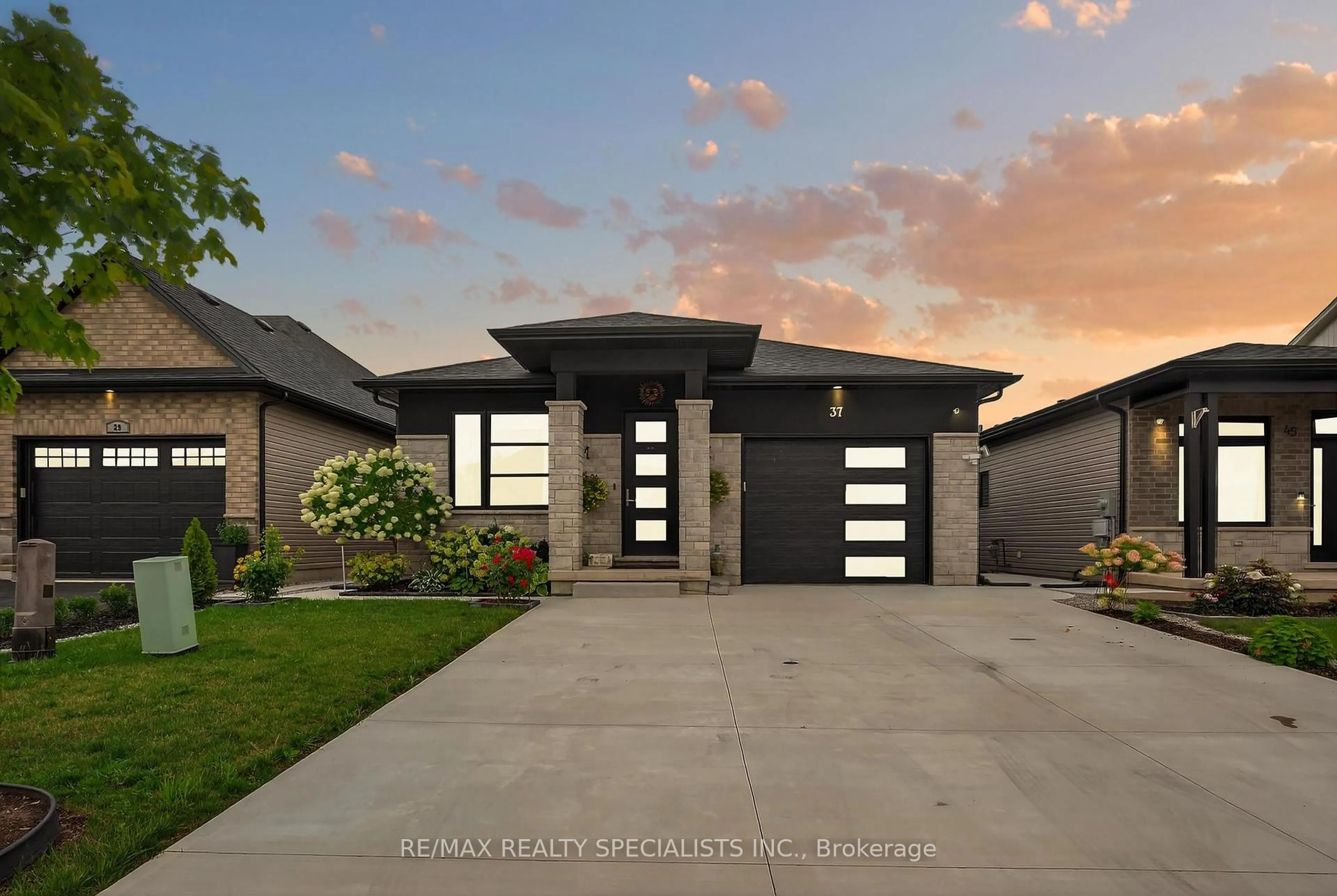 Home with brick exterior material, street for 37 Kensington St, Welland Ontario L3C 0G3