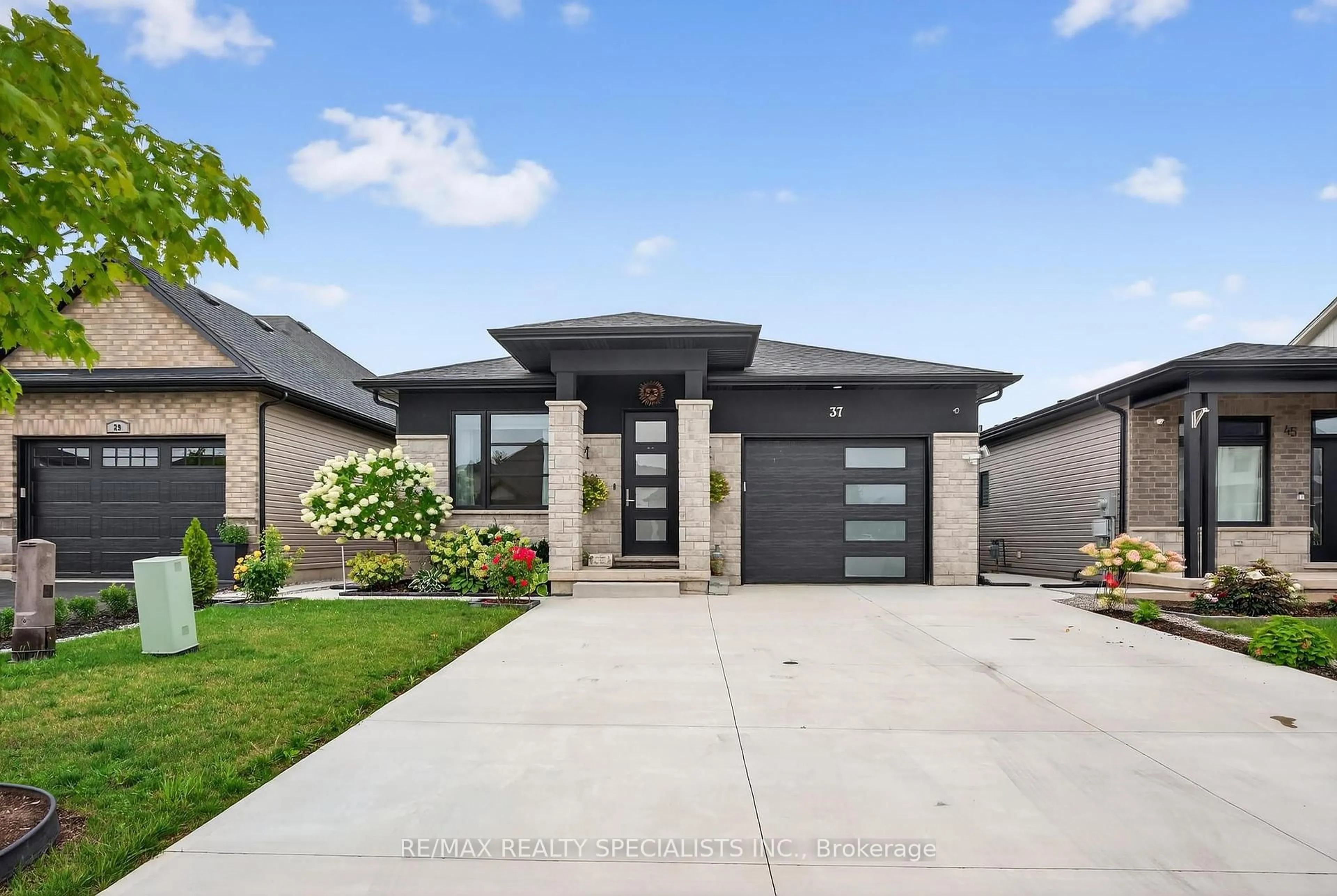 Home with brick exterior material, street for 37 Kensington St, Welland Ontario L3C 0G3
