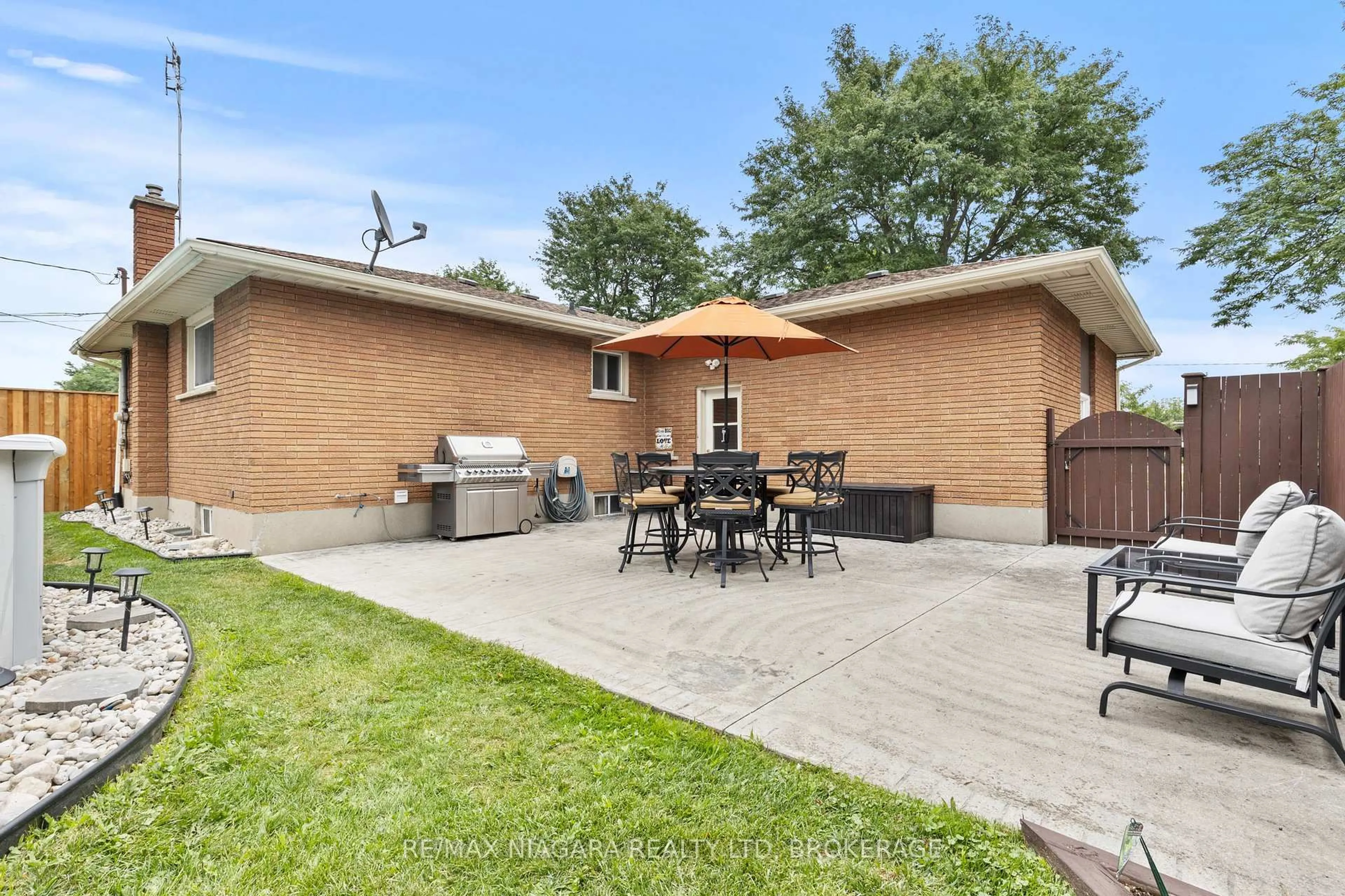 Patio, street for 3315 CATTELL Dr, Niagara Falls Ontario L2G 6N3