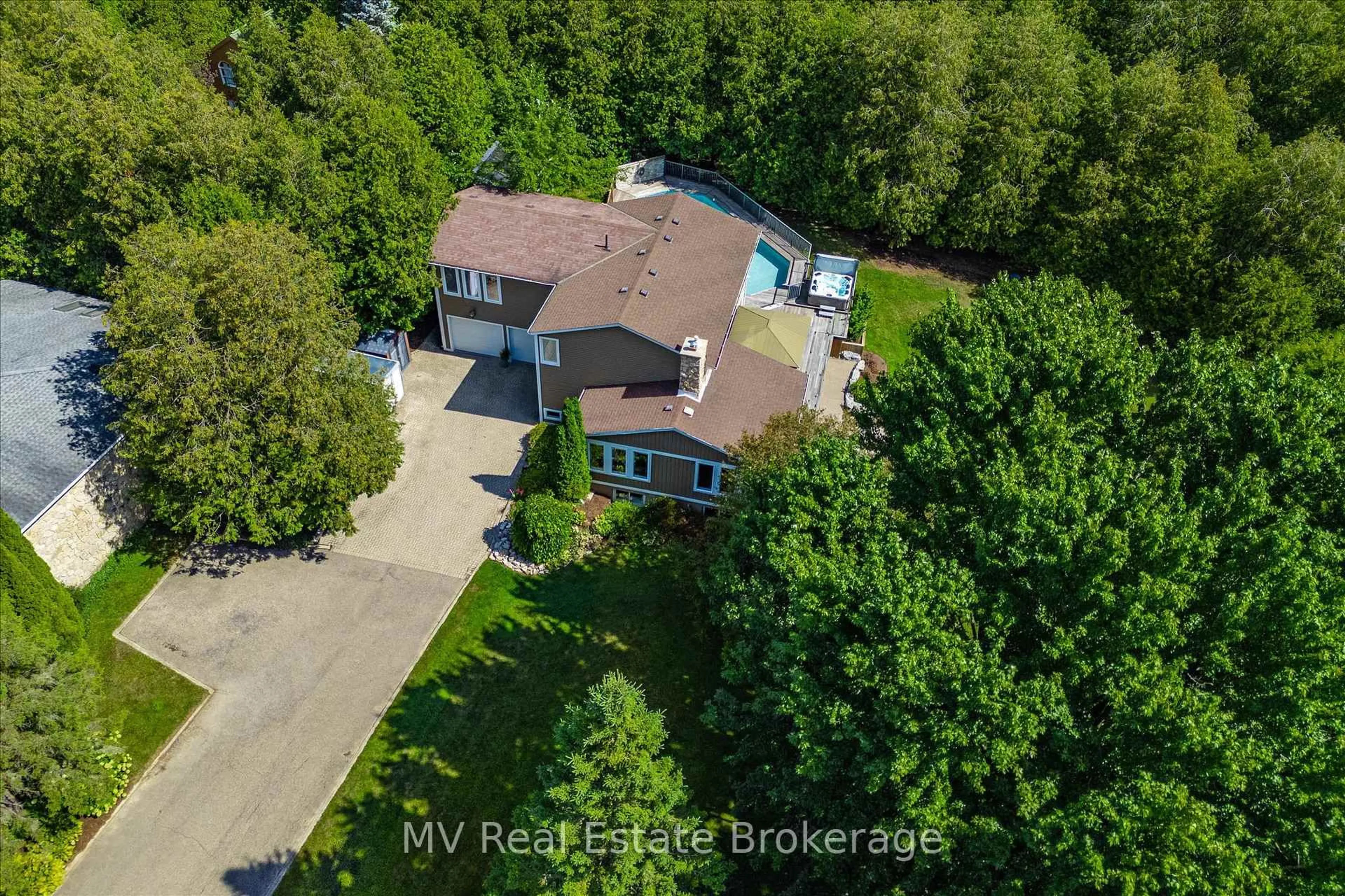 A pic from outside/outdoor area/front of a property/back of a property/a pic from drone, unknown for 453 Mill St, Centre Wellington Ontario N0B 1S0
