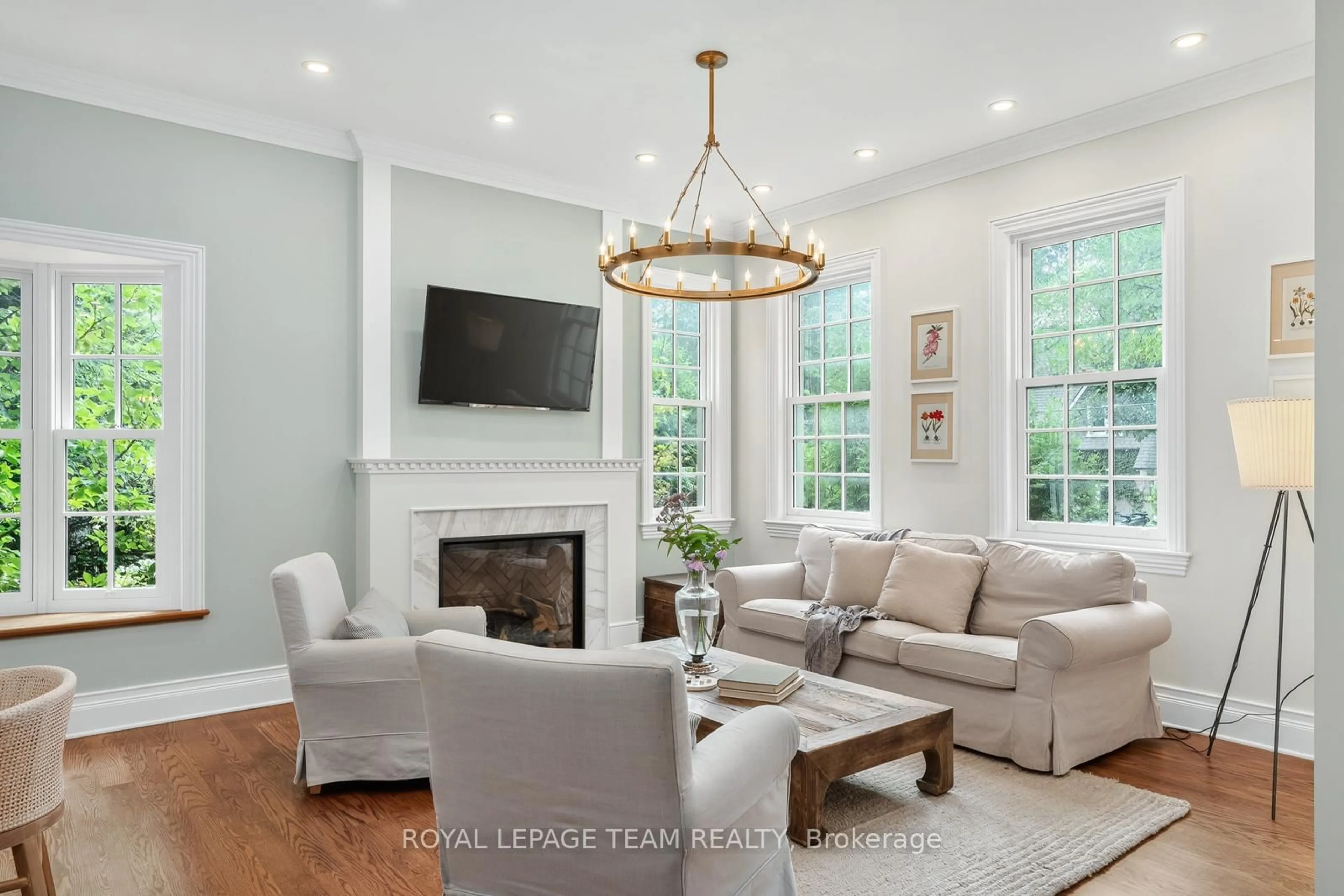 Living room with furniture, unknown for 140 Howick St, Ottawa Ontario K1M 0G8