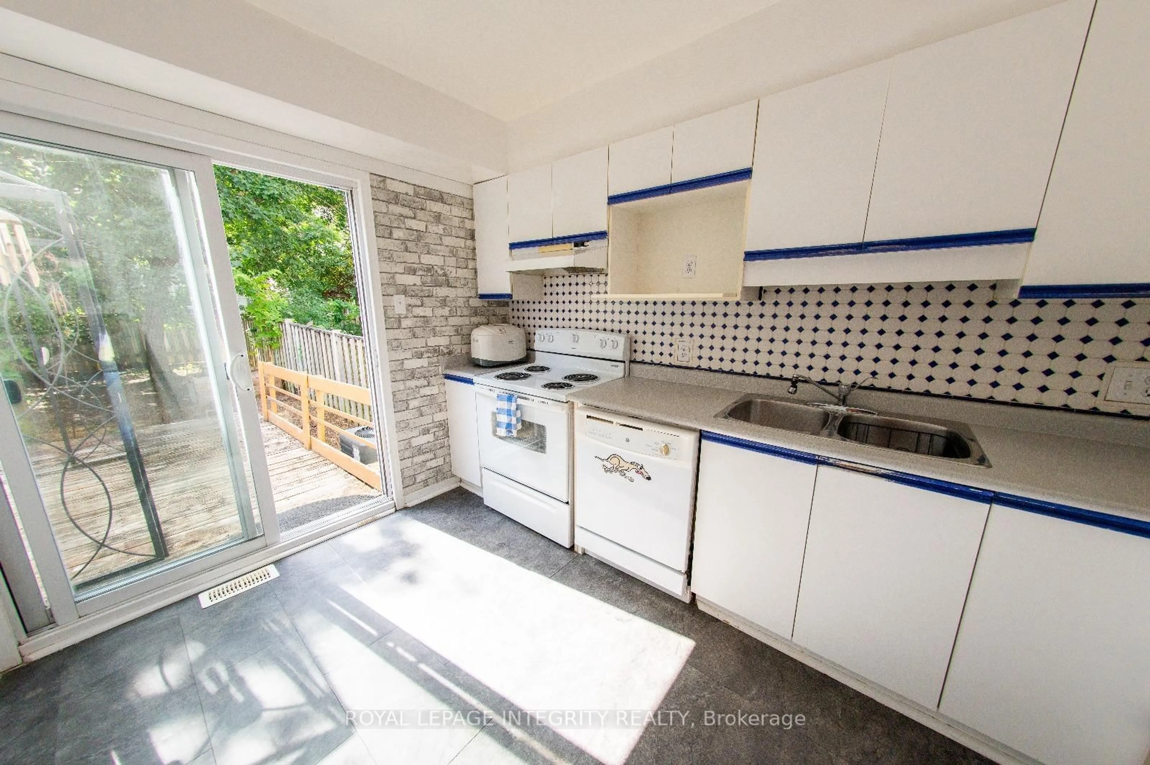 Standard kitchen, unknown for 242 Beatrice Dr, Ottawa Ontario K2J 4P1