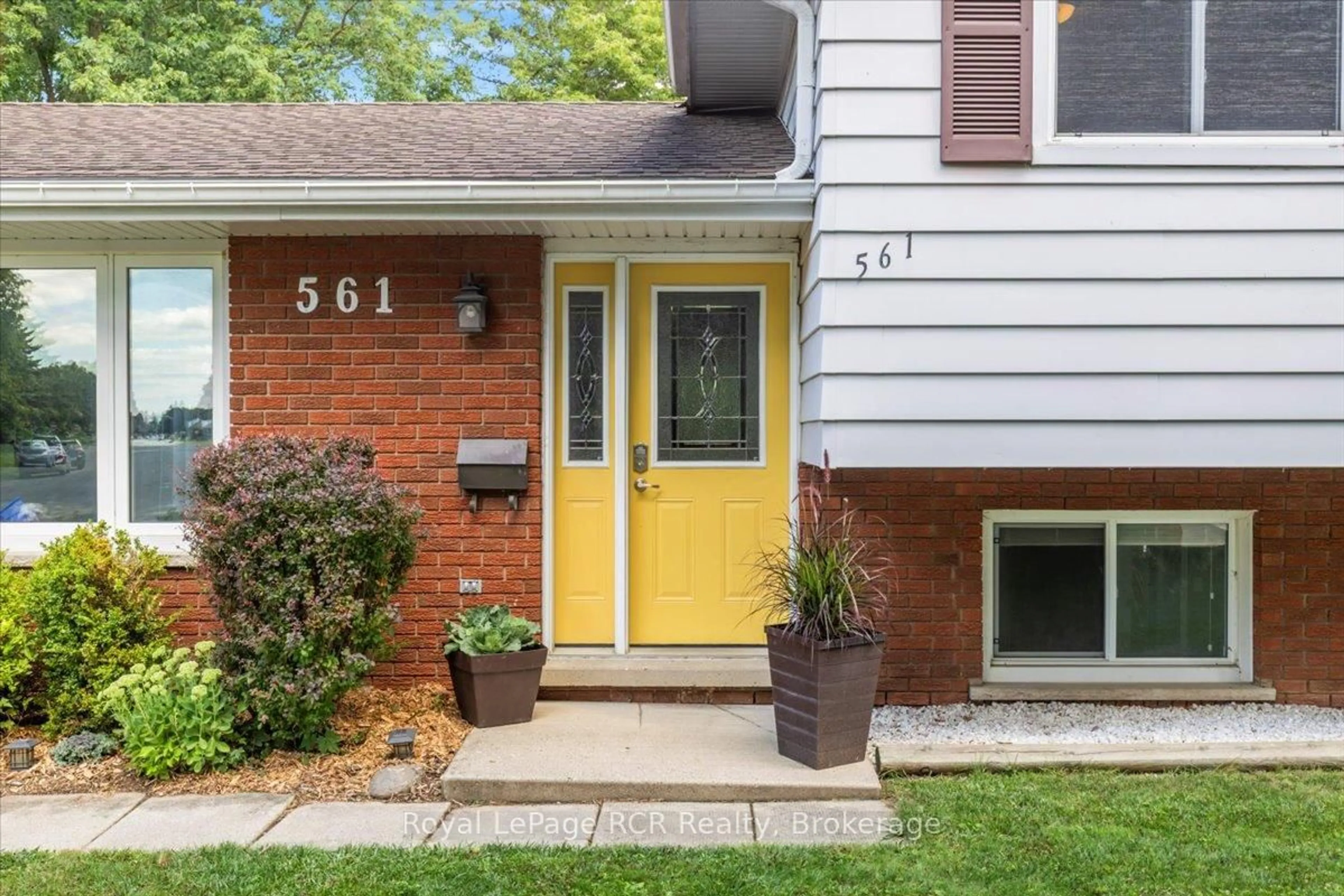 Unknown for 561 18th Ave, Hanover Ontario N4N 3B2
