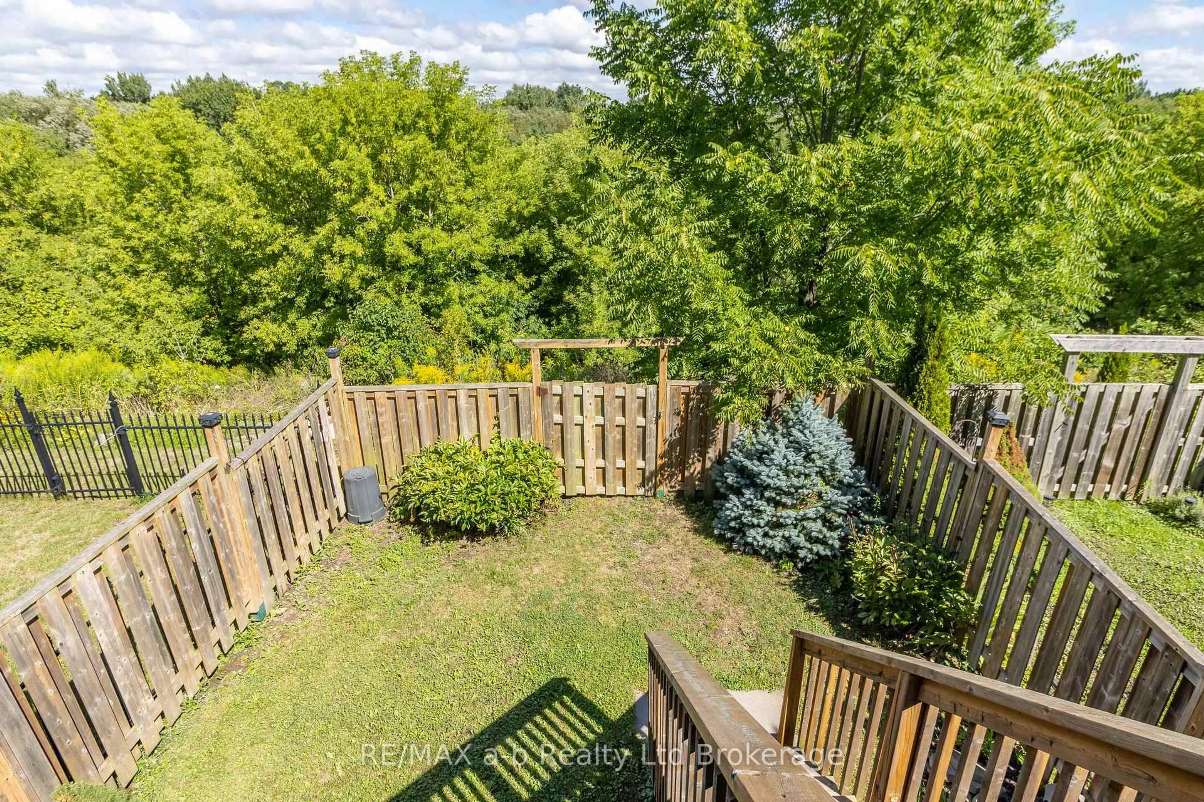 A pic from outside/outdoor area/front of a property/back of a property/a pic from drone, forest/trees view for 112 Athlone Cres, Stratford Ontario N4Z 1H8