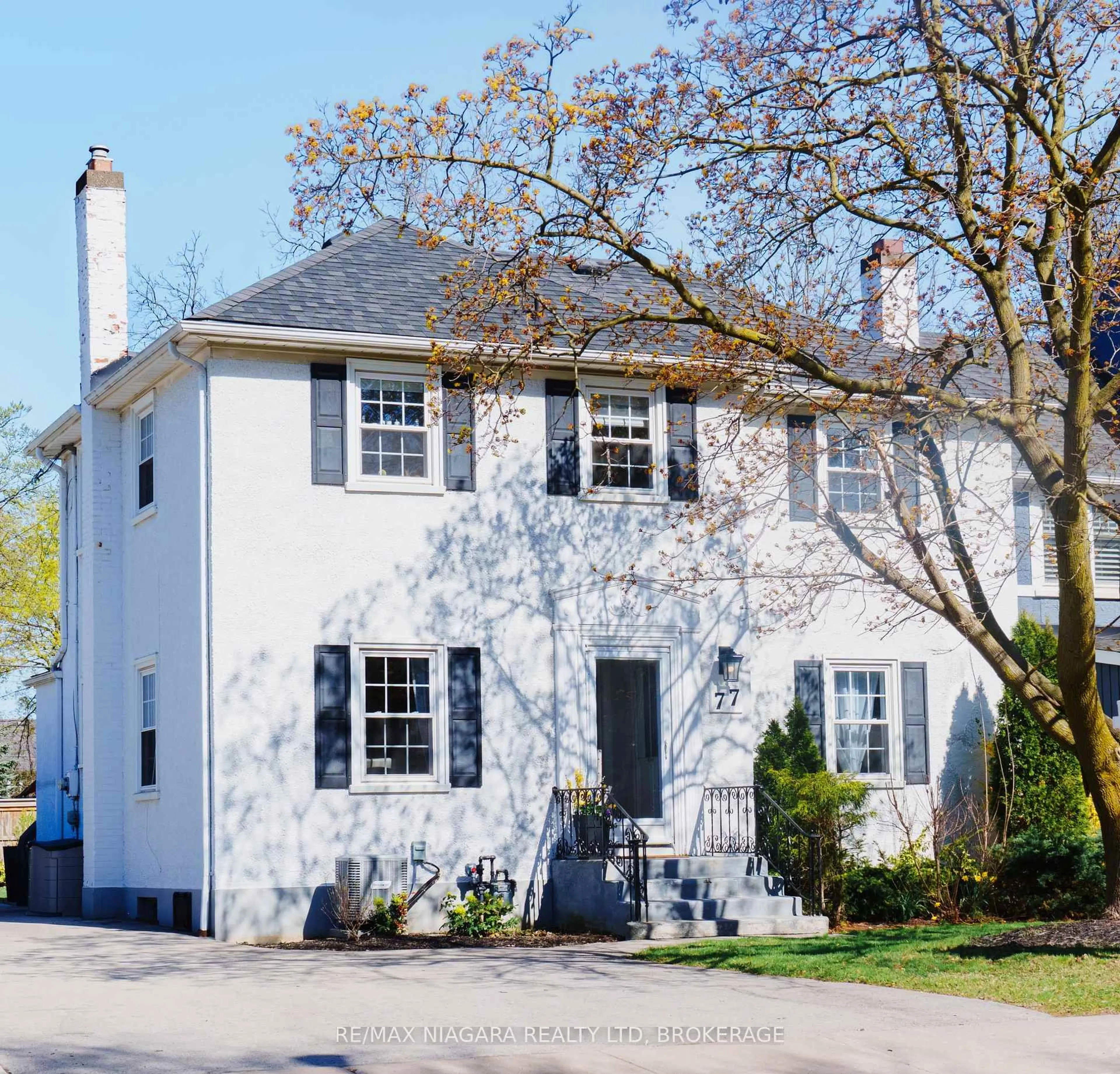 Home with vinyl exterior material, street for 77 Glenridge Ave, St. Catharines Ontario L2R 4X2