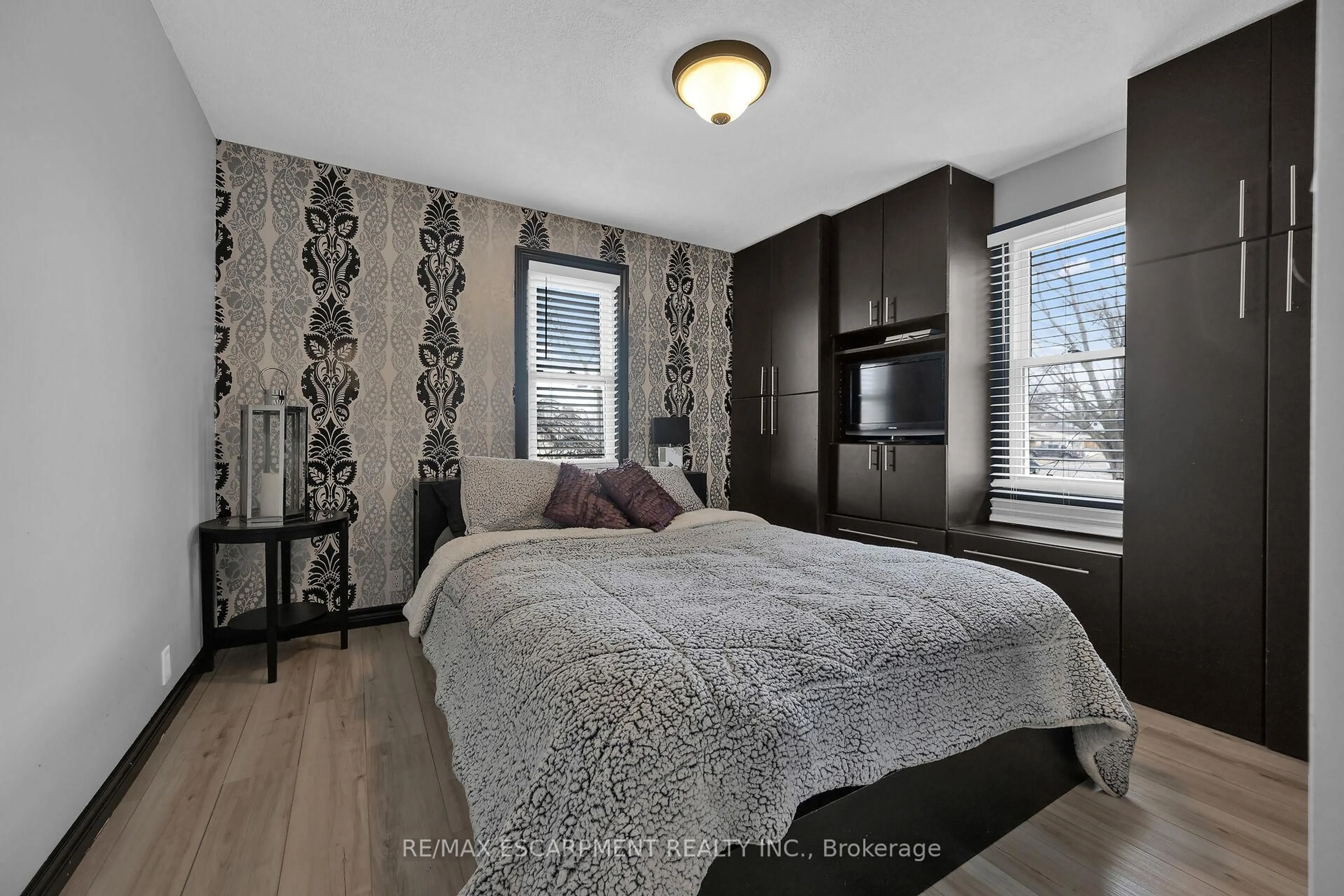 Bedroom with bed, unknown for 423 George St, Haldimand Ontario N1A 2T8