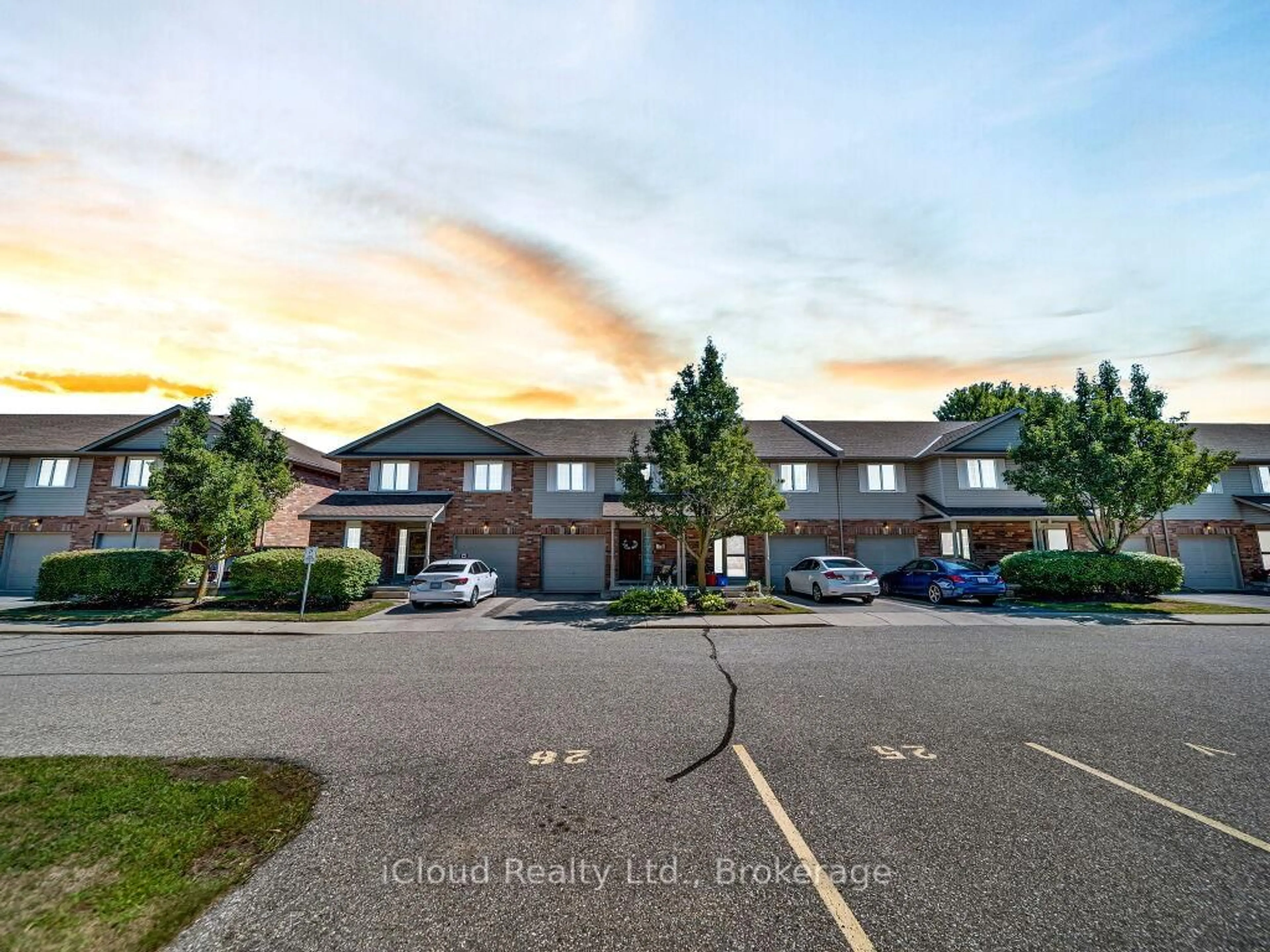 A pic from outside/outdoor area/front of a property/back of a property/a pic from drone, building for 15 Gregg Crt #16, Kitchener Ontario N2A 4H7