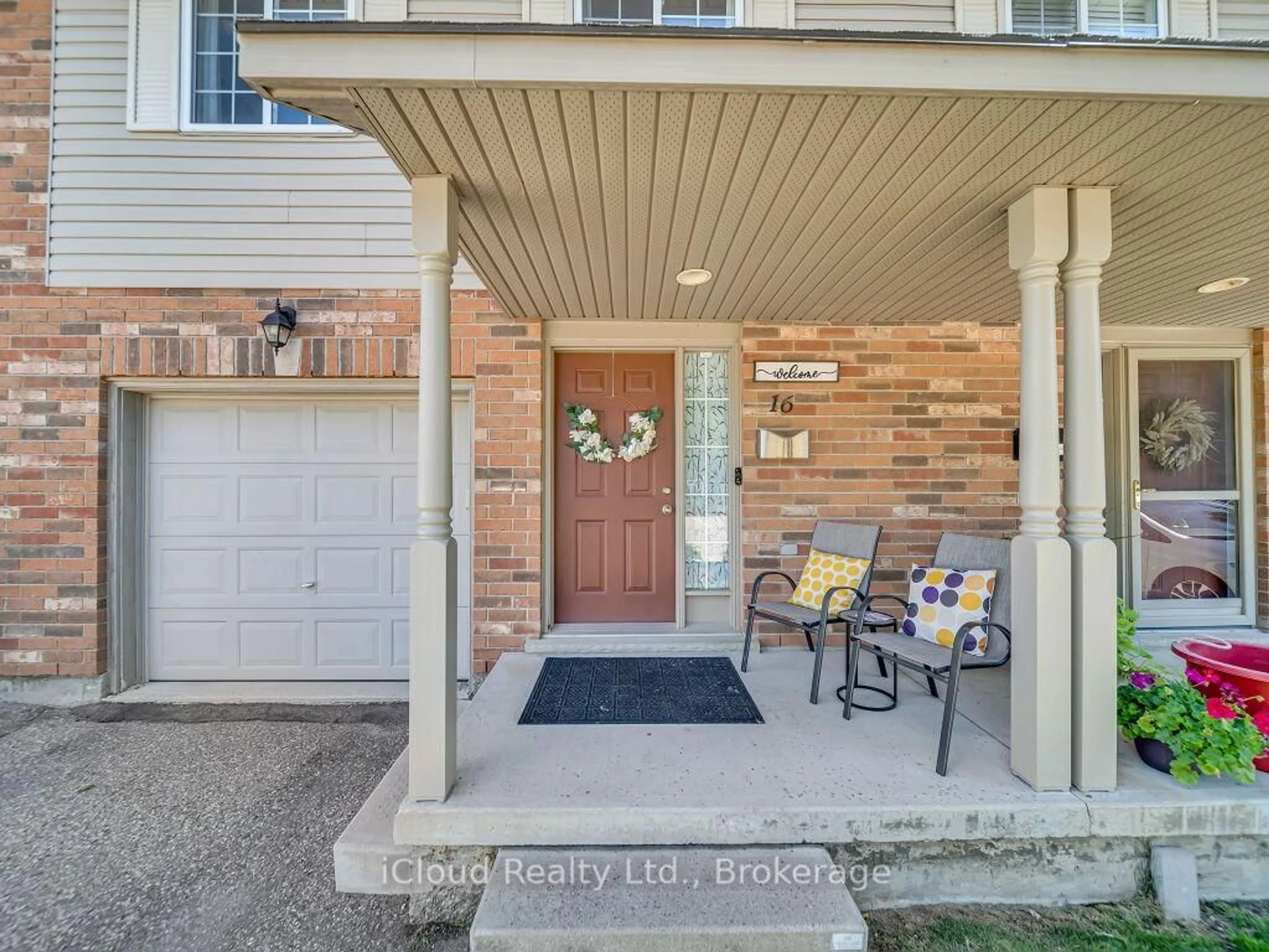 Indoor entryway for 15 Gregg Crt #16, Kitchener Ontario N2A 4H7