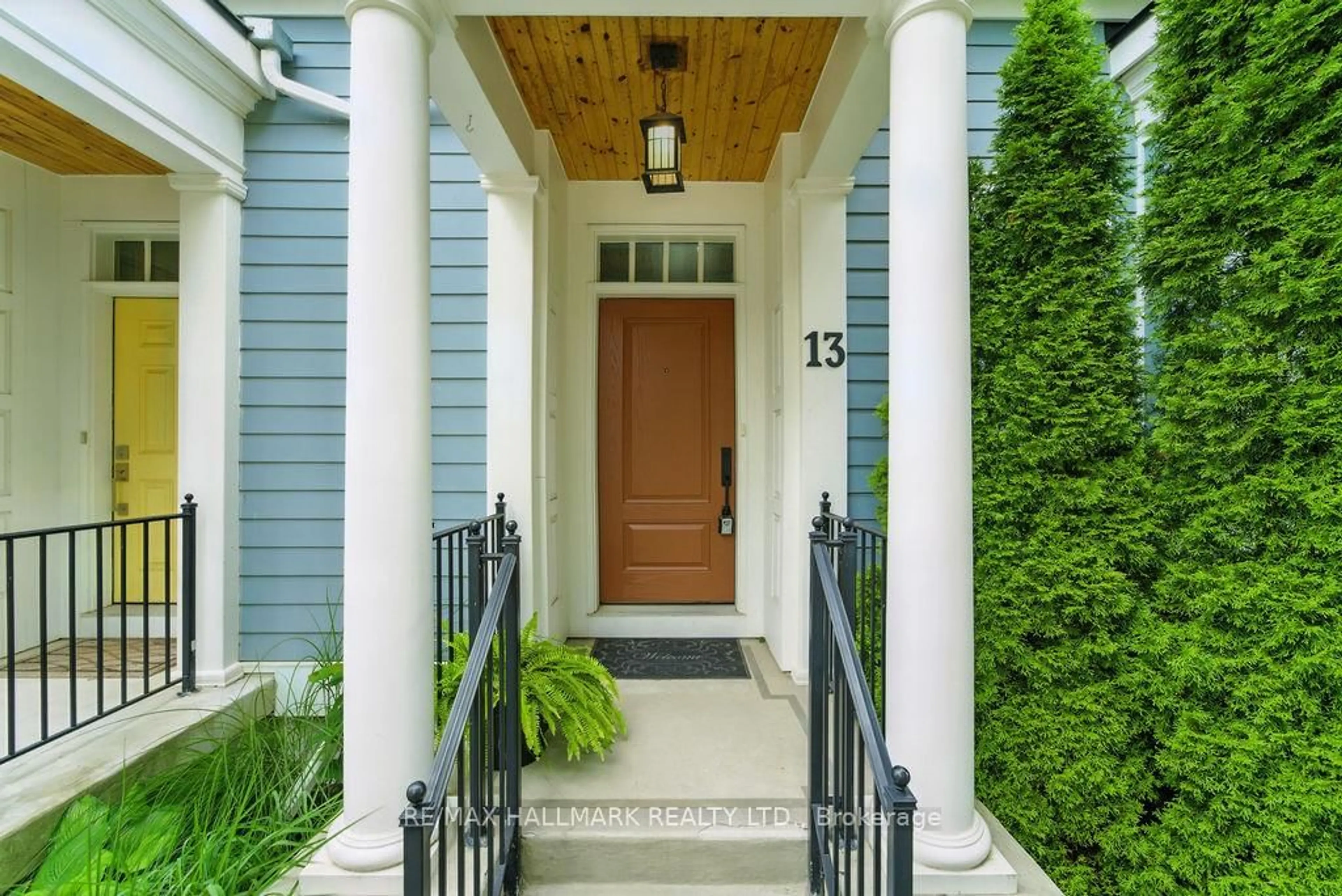 Indoor entryway for 13 Blackbird St, Niagara-on-the-Lake Ontario L0S 1J0