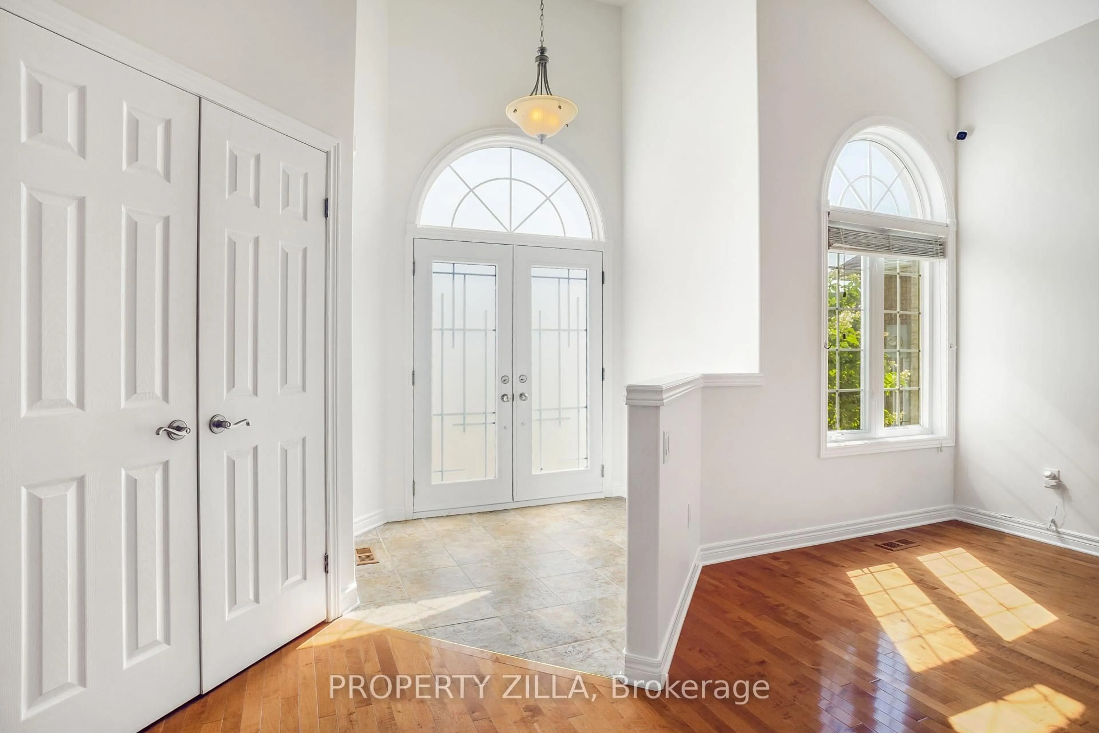 Indoor entryway for 7167 St Michael Ave, Niagara Falls Ontario L2H 3N5