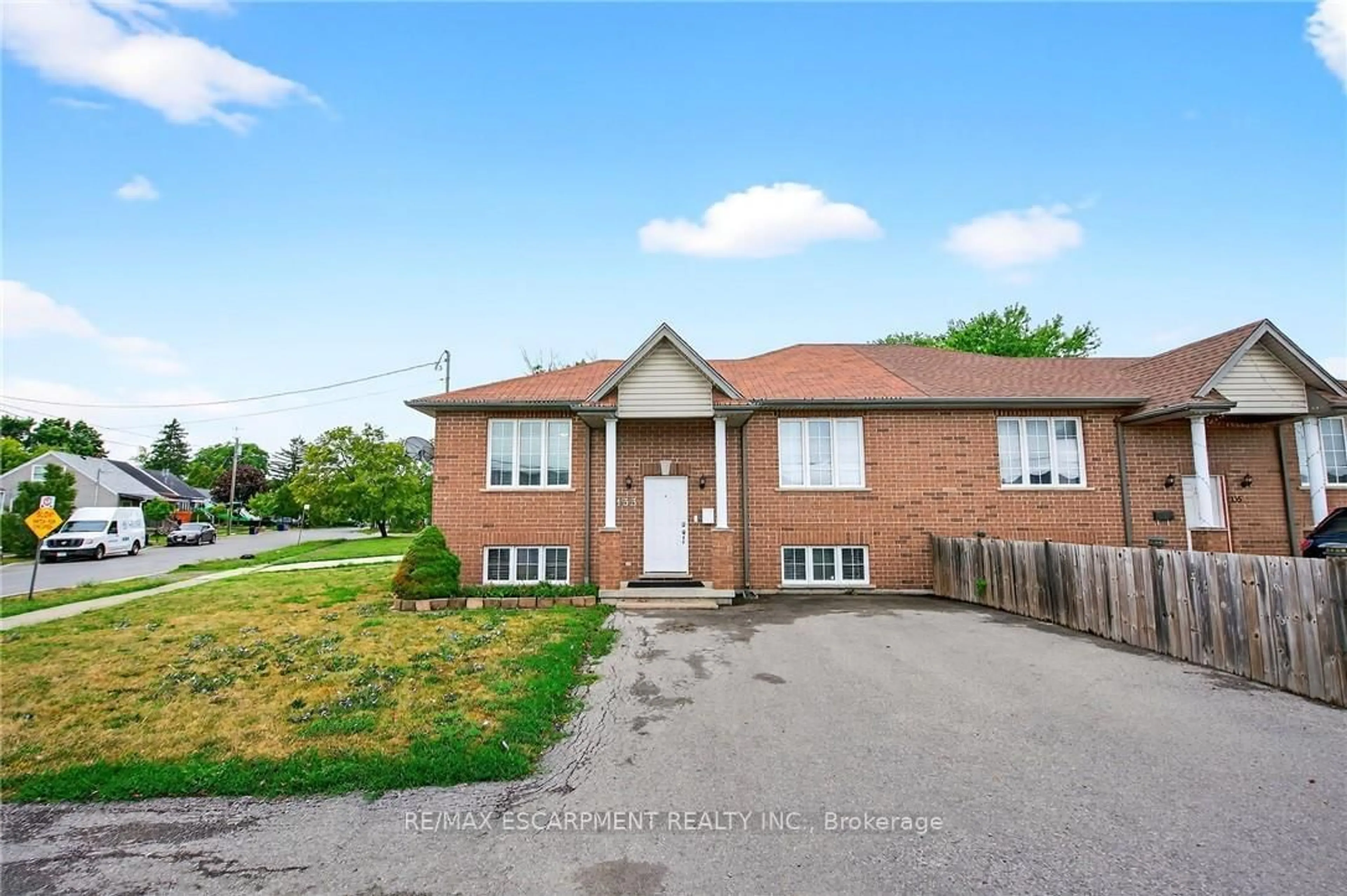 Home with brick exterior material, street for 133 GRANTHAM Ave, St. Catharines Ontario L2P 0C8