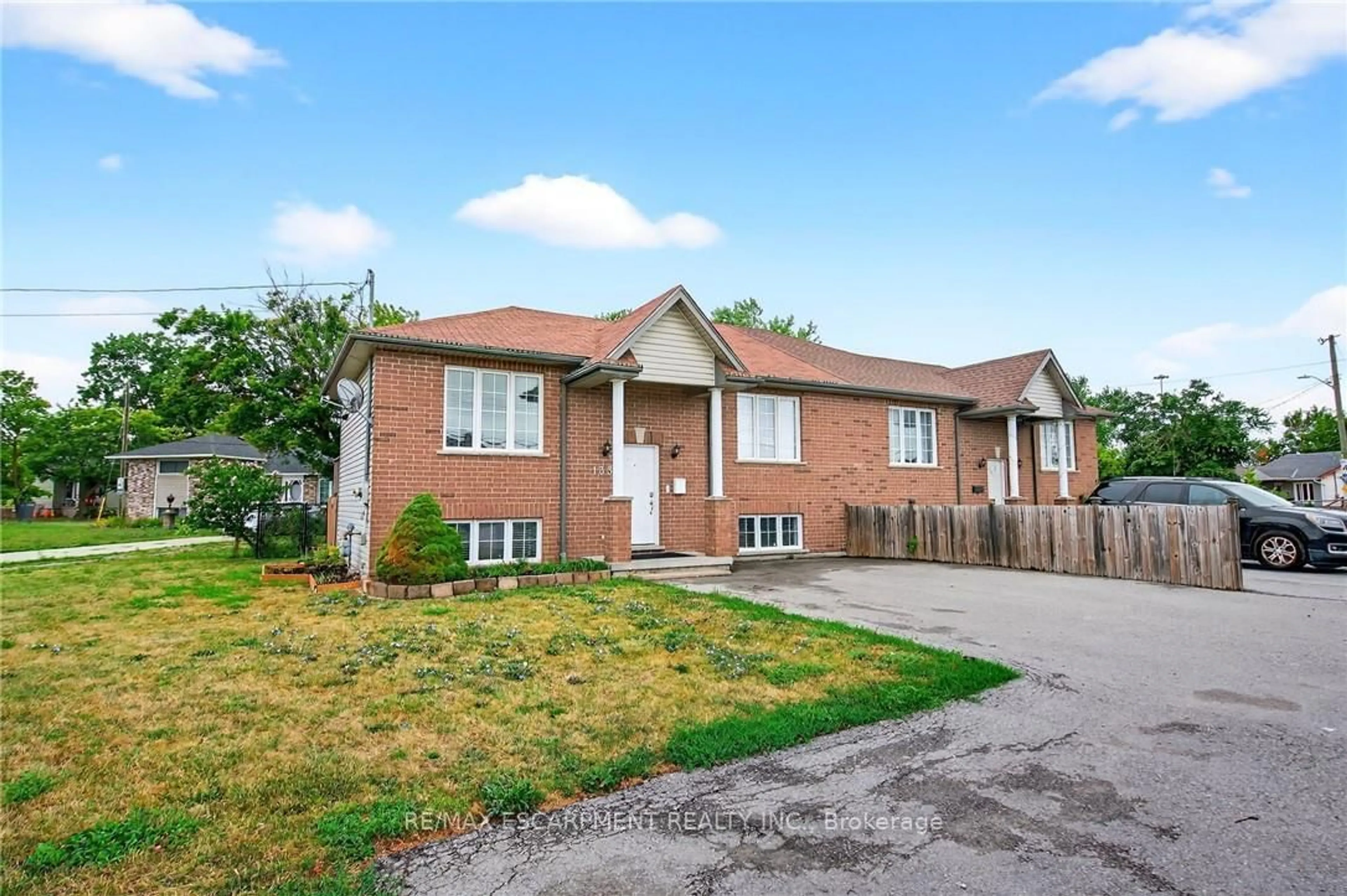 Home with brick exterior material, street for 133 GRANTHAM Ave, St. Catharines Ontario L2P 0C8
