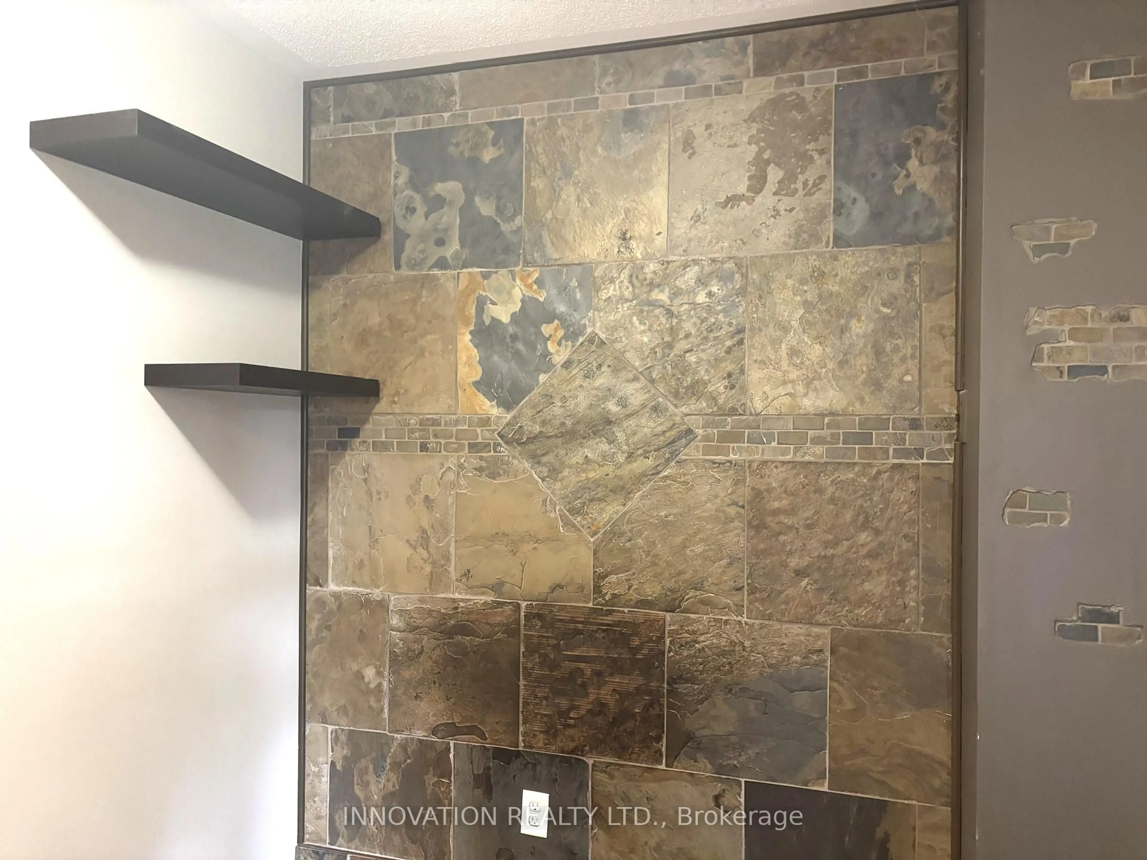 Contemporary bathroom, ceramic/tile floor for 706 SANIBEL Private, Ottawa Ontario K2H 0A7