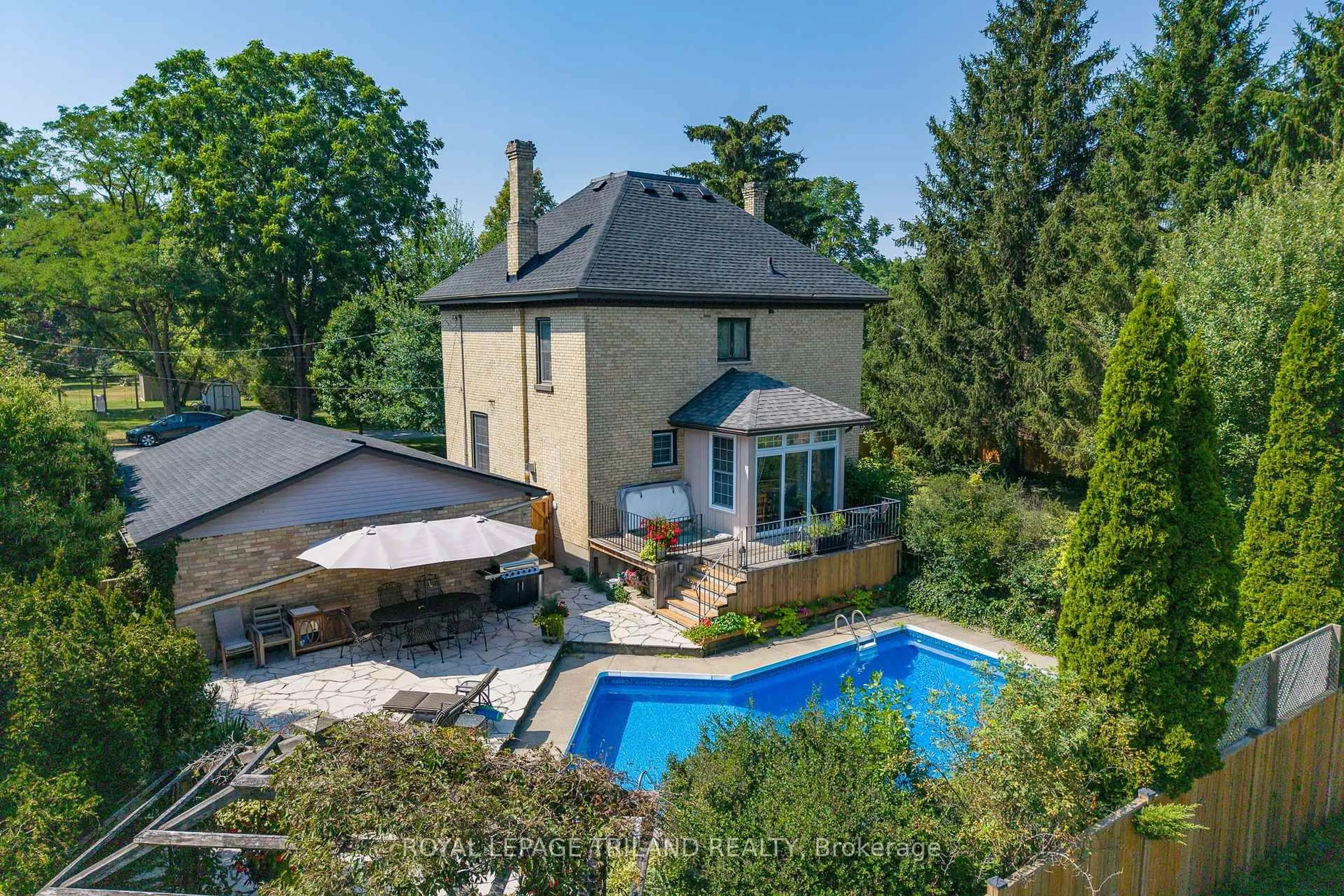 A pic from outside/outdoor area/front of a property/back of a property/a pic from drone, street for 264 George St, North Middlesex Ontario N0M 2K0