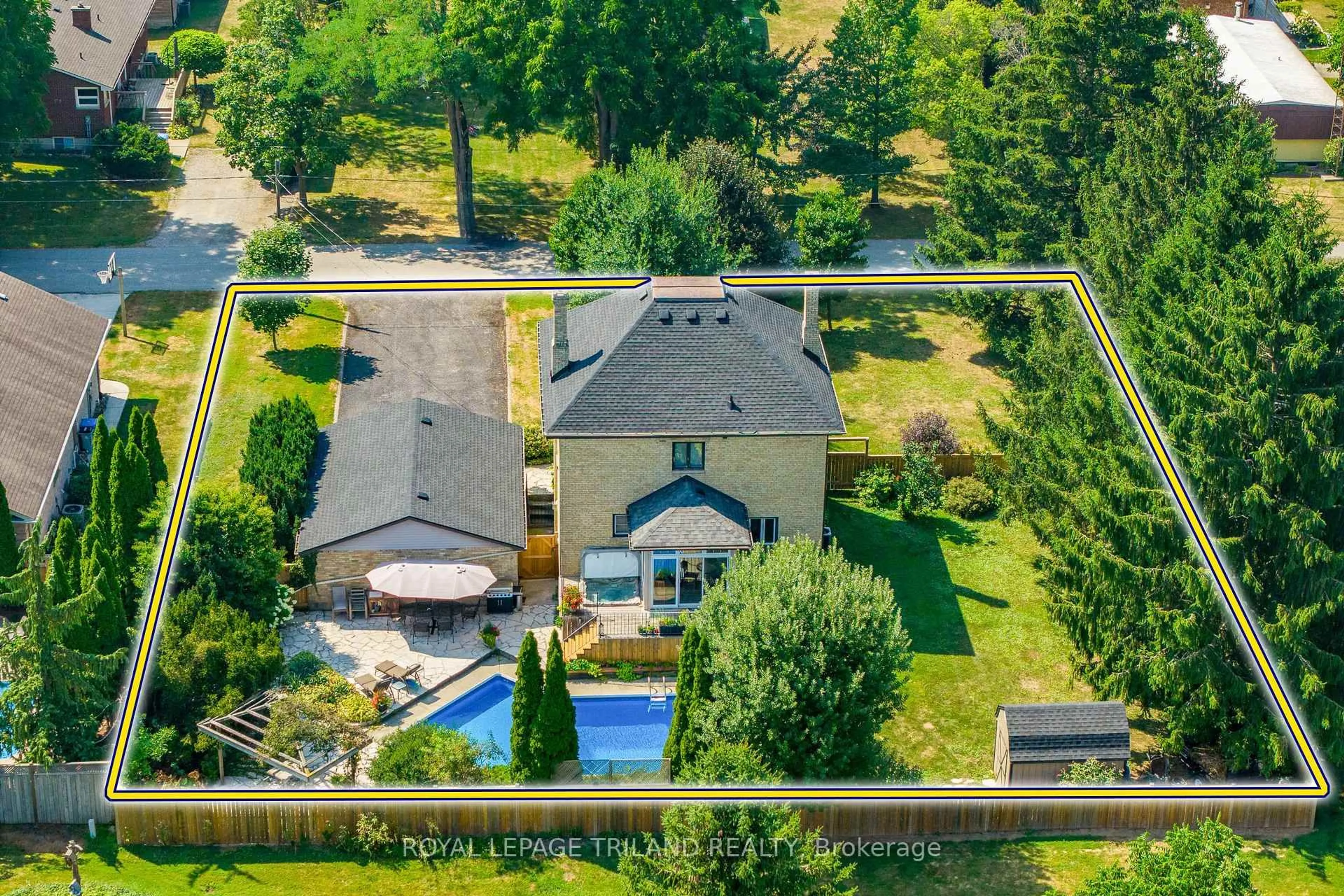 A pic from outside/outdoor area/front of a property/back of a property/a pic from drone, water/lake/river/ocean view for 264 George St, North Middlesex Ontario N0M 2K0