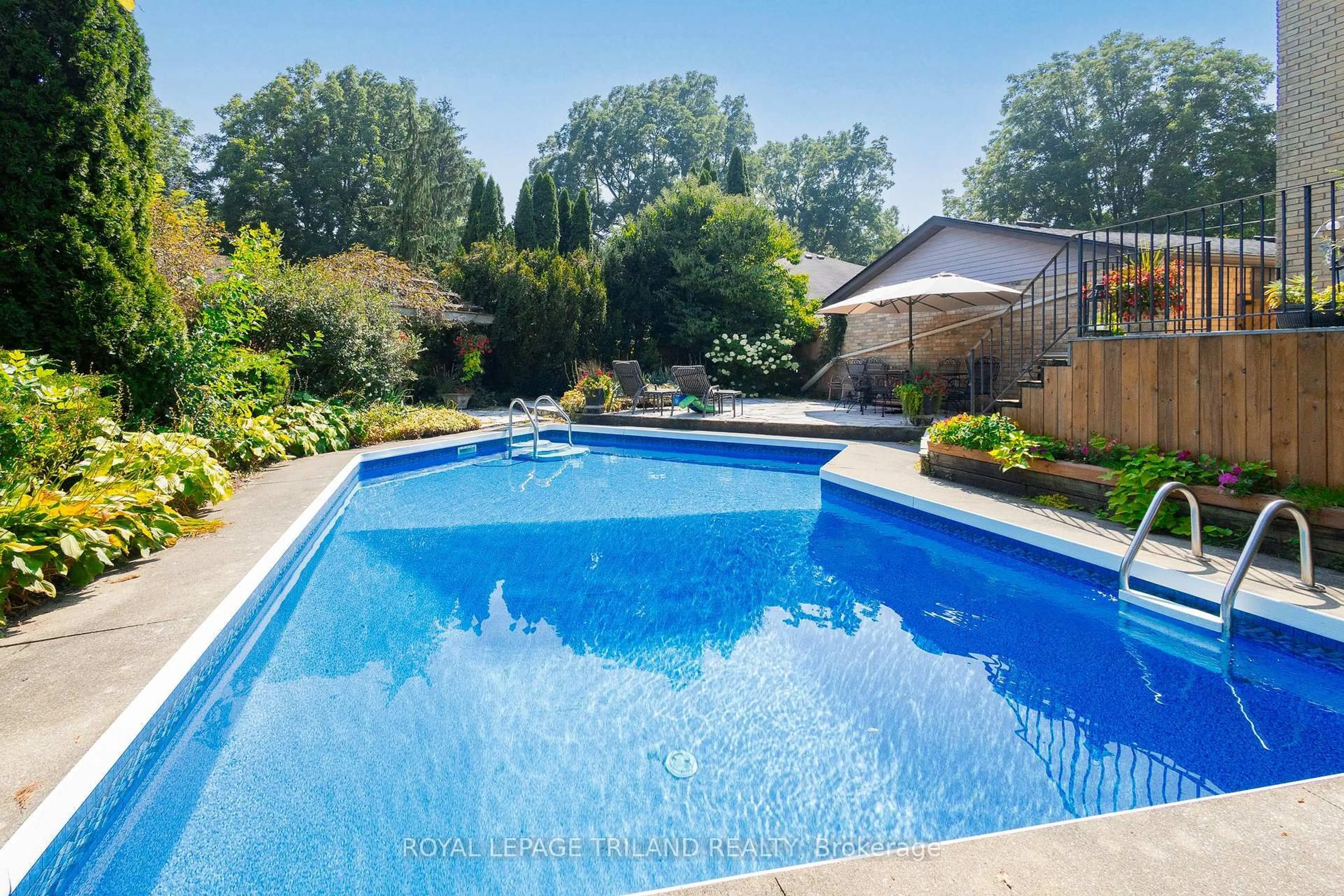 Pool for 264 George St, North Middlesex Ontario N0M 2K0