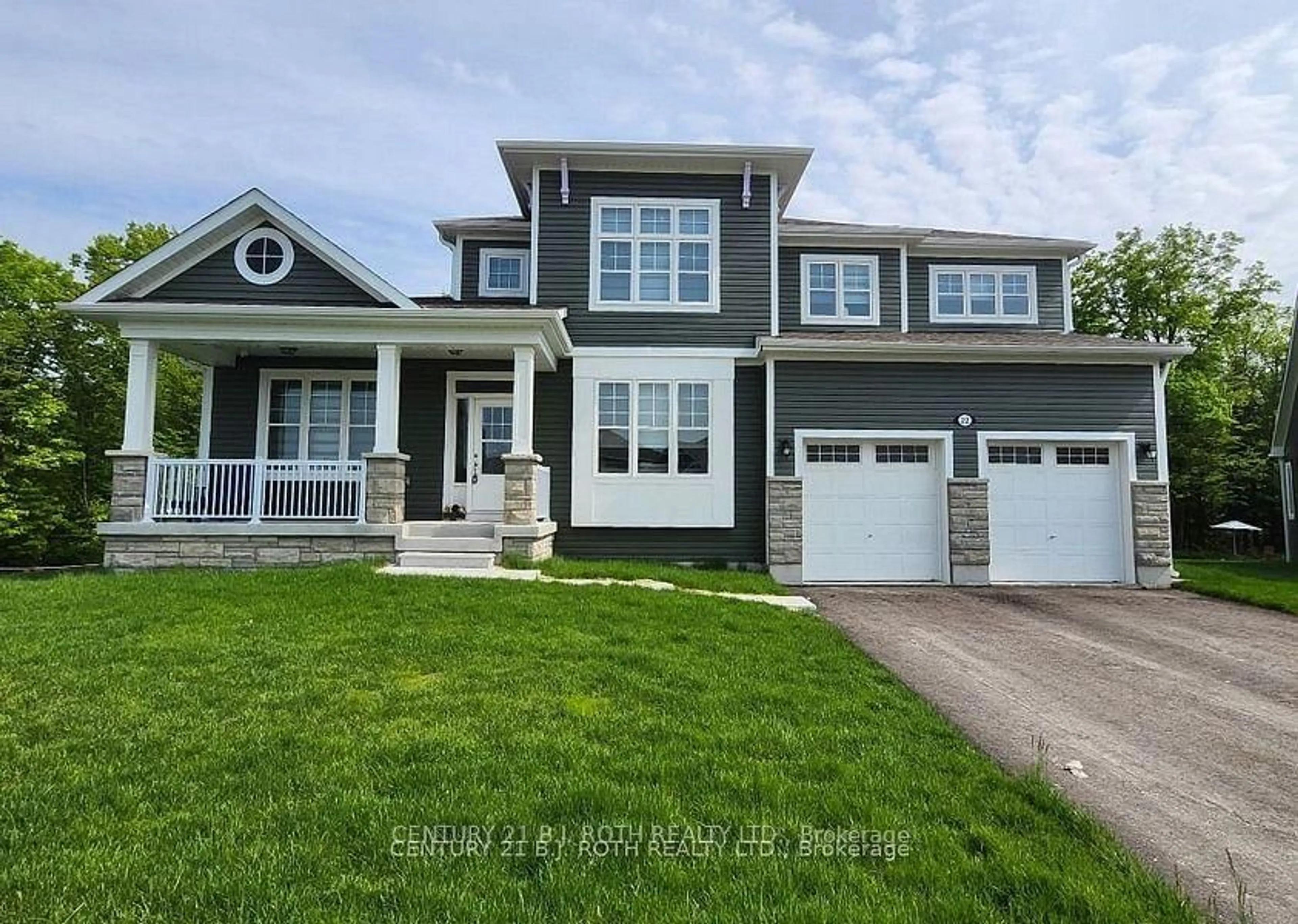 Home with vinyl exterior material, street for 22 Dyer Cres, Bracebridge Ontario P1L 0N4