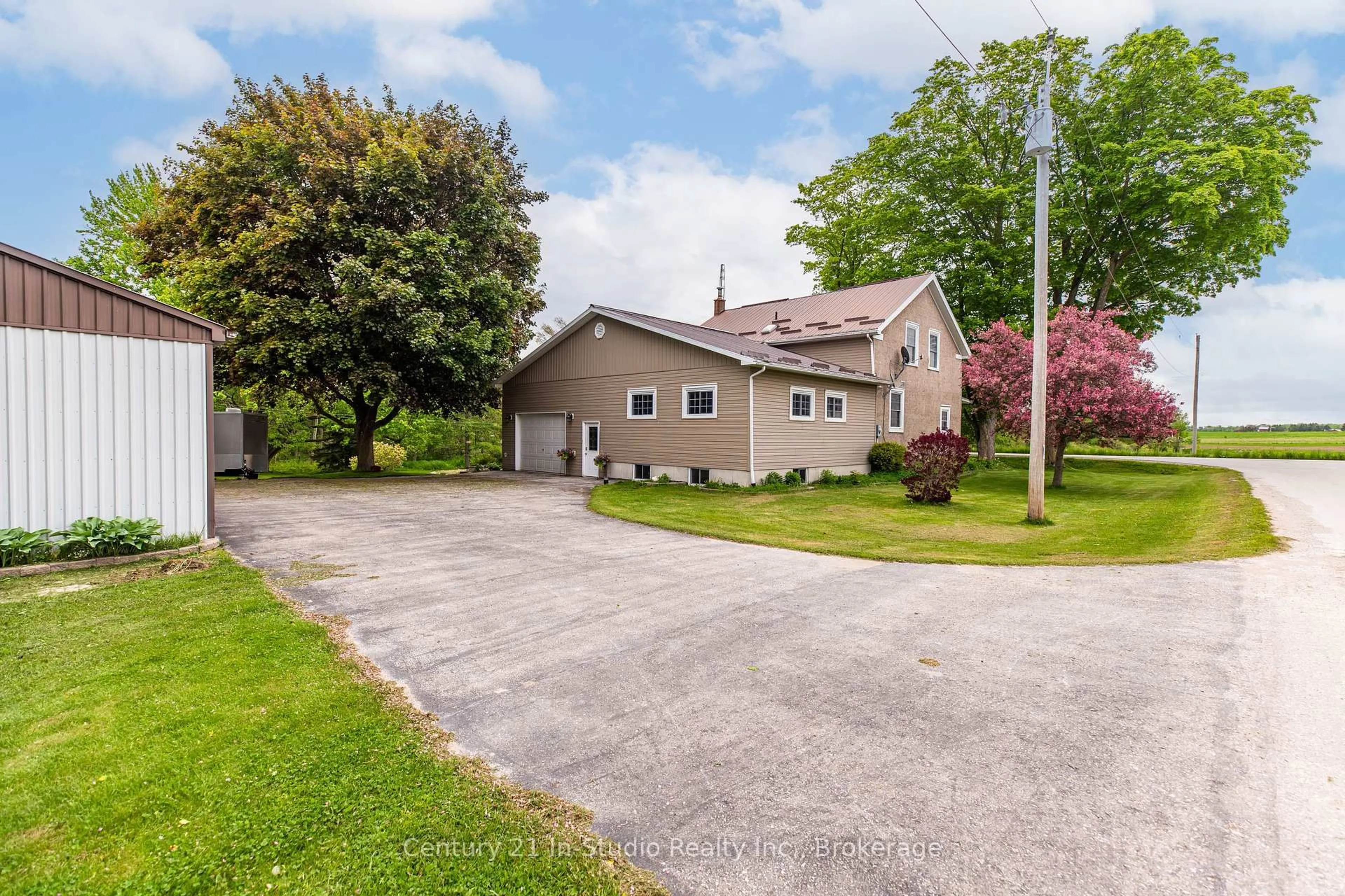 A pic from outside/outdoor area/front of a property/back of a property/a pic from drone, street for 85695 St. Helens Line, Ashfield-Colborne-Wawanosh Ontario N0G 2H0