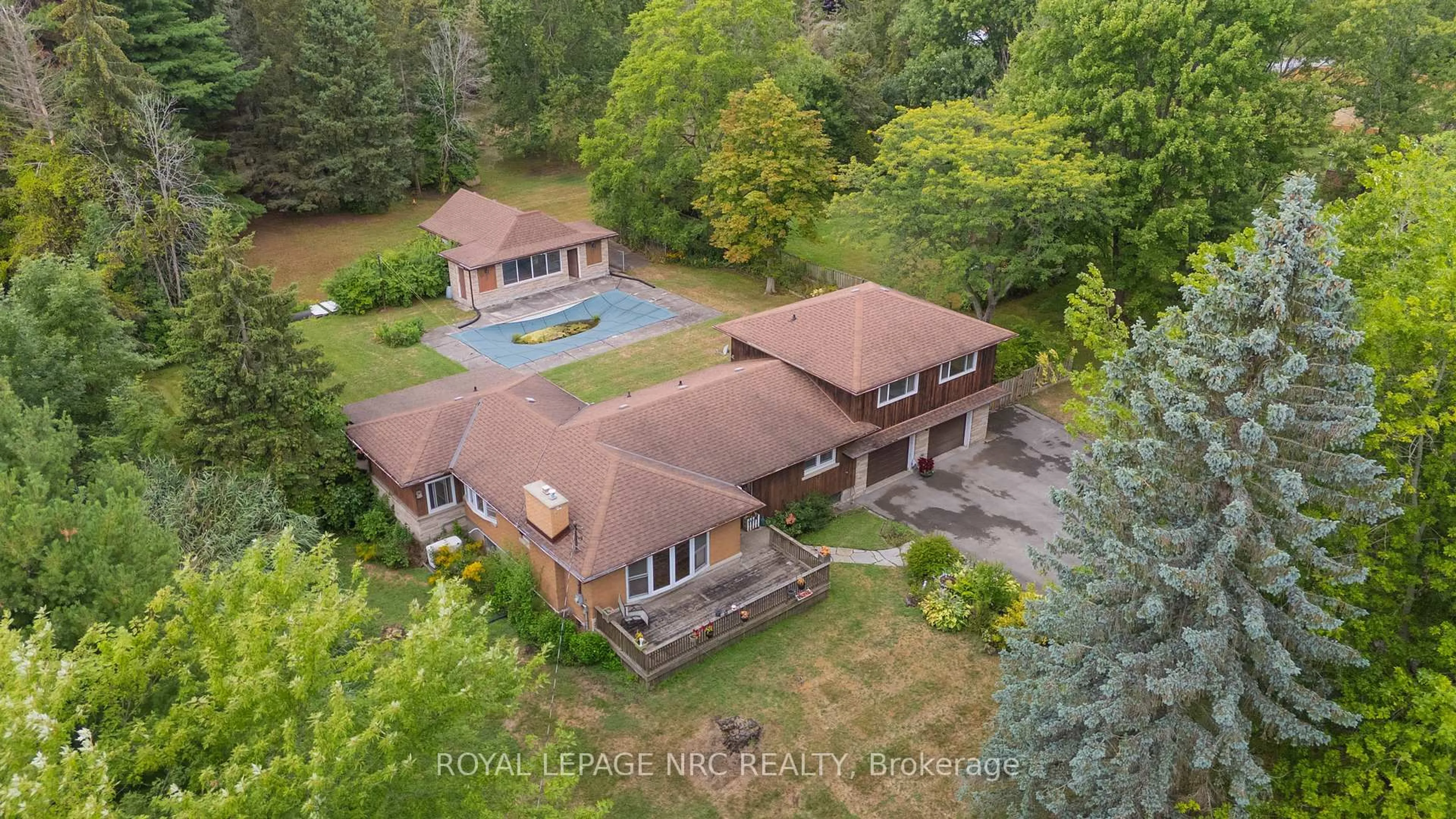 A pic from outside/outdoor area/front of a property/back of a property/a pic from drone, unknown for 11680 Burnaby Rd, Wainfleet Ontario L0S 1V0