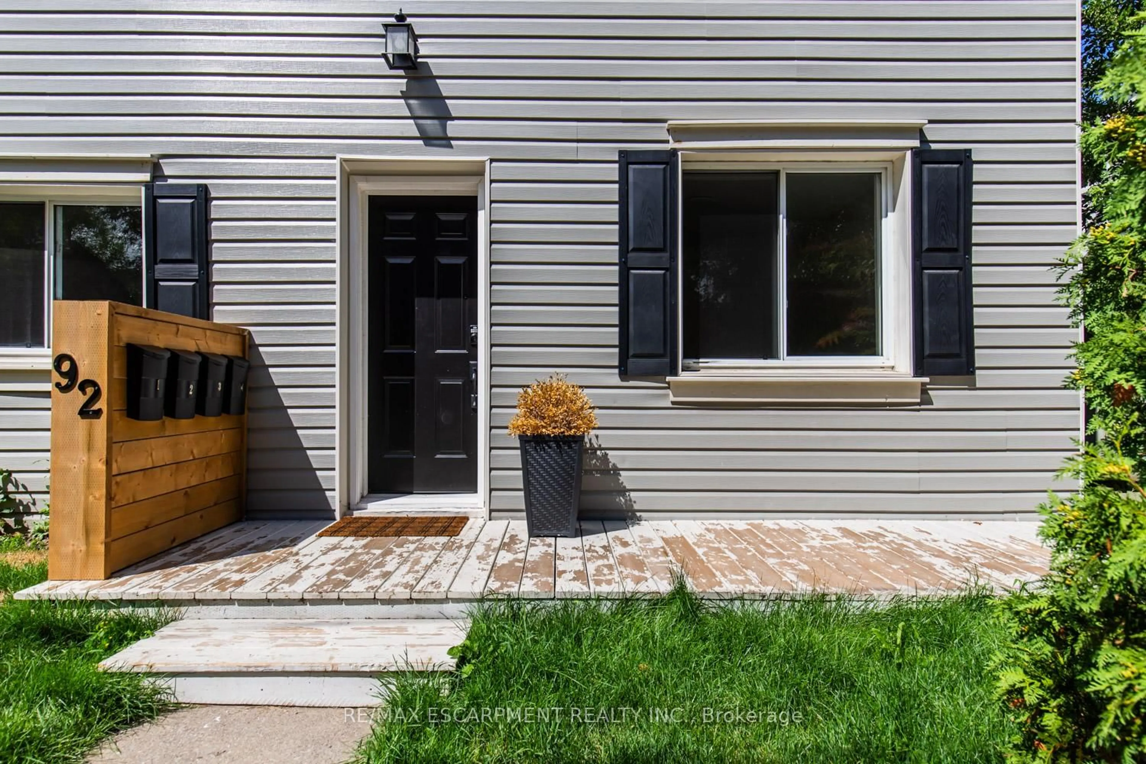 Unknown for 92 Pearl St, Hamilton Ontario L8P 3X2