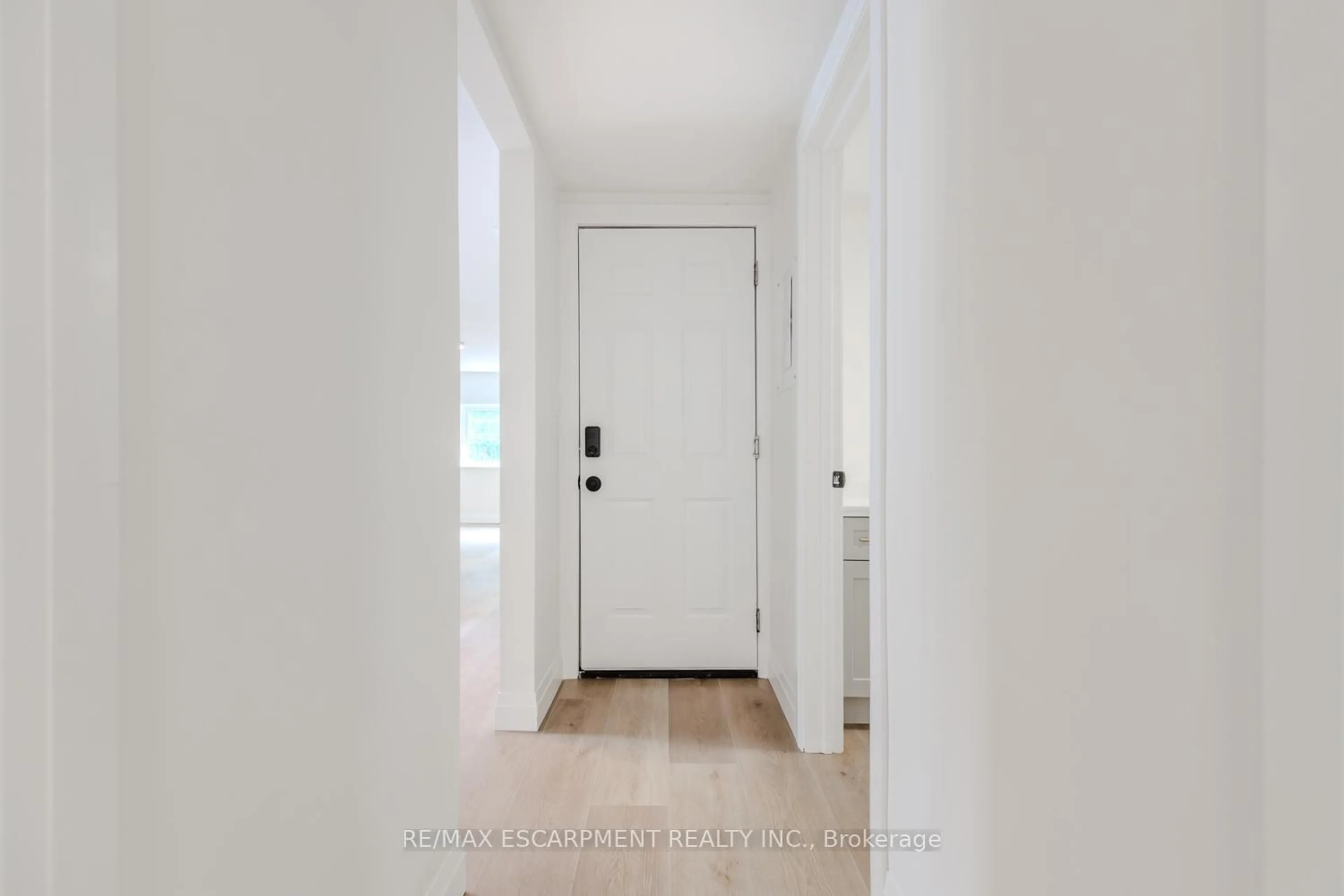 Indoor entryway for 92 Pearl St, Hamilton Ontario L8P 3X2