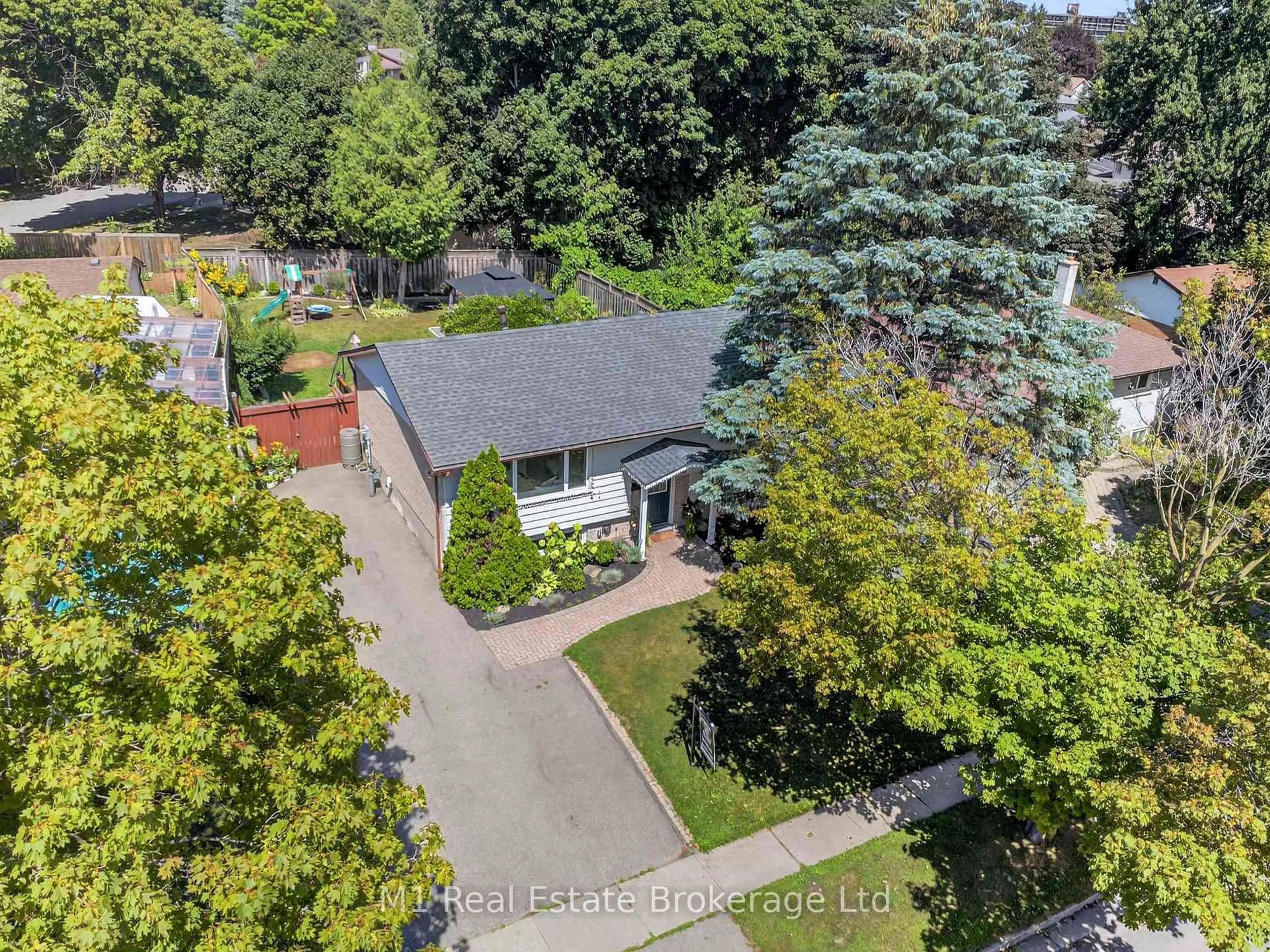 A pic from outside/outdoor area/front of a property/back of a property/a pic from drone, street for 91 Rhonda Rd, Guelph Ontario N1H 6H4
