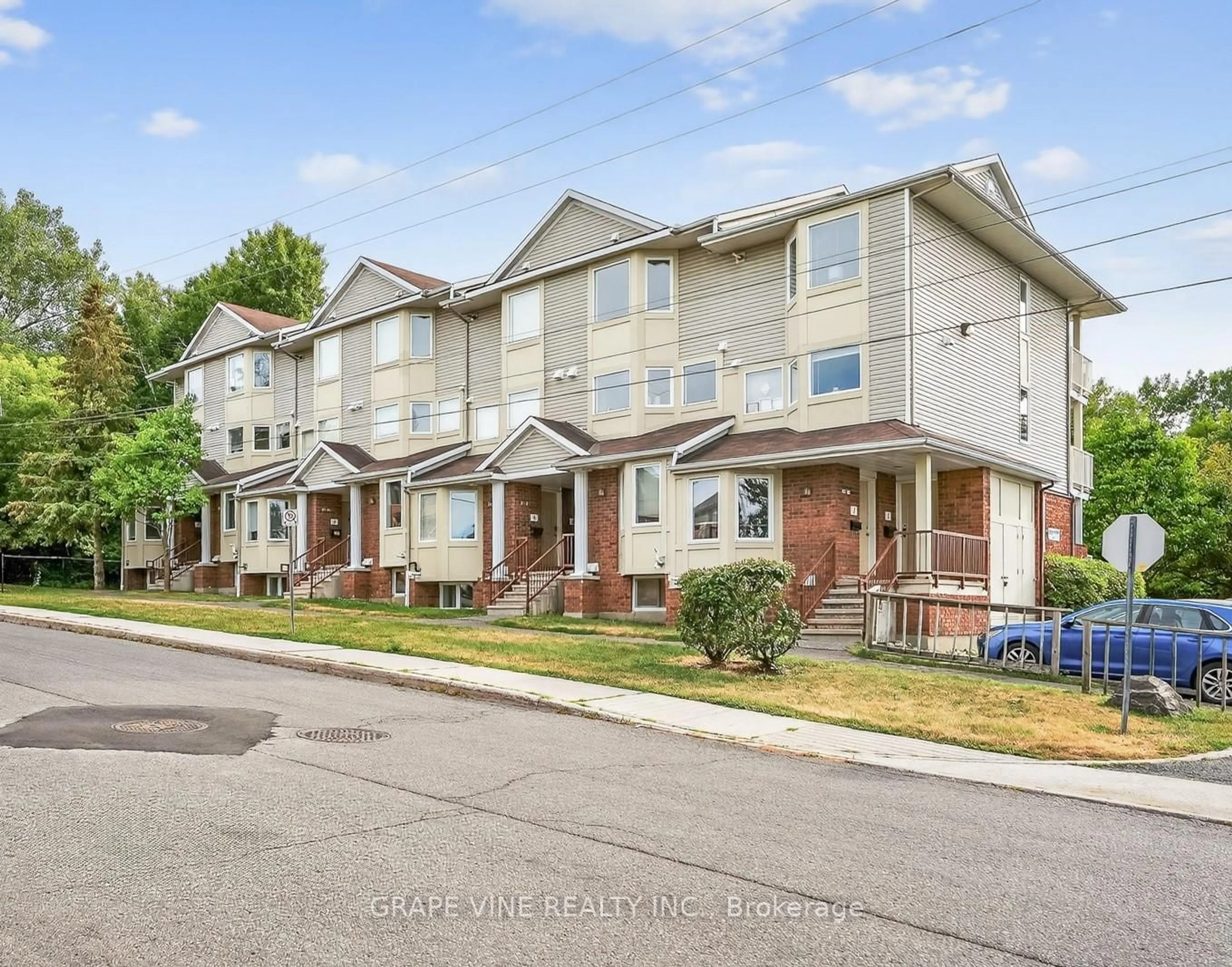 Unknown for 1400 Wildberry Crt #11, Ottawa Ontario K1C 7K6