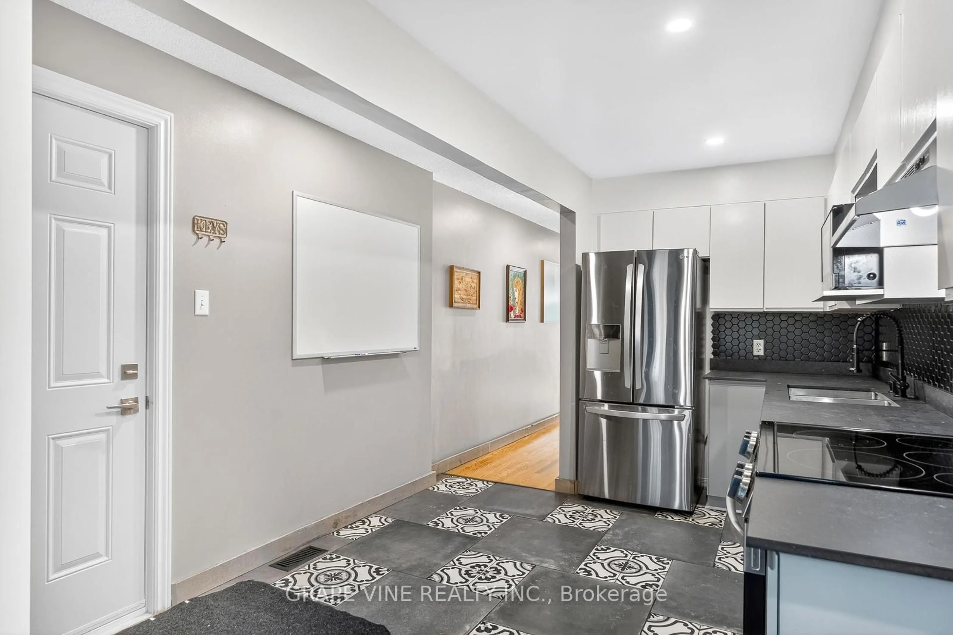 Unknown for 1400 Wildberry Crt #11, Ottawa Ontario K1C 7K6