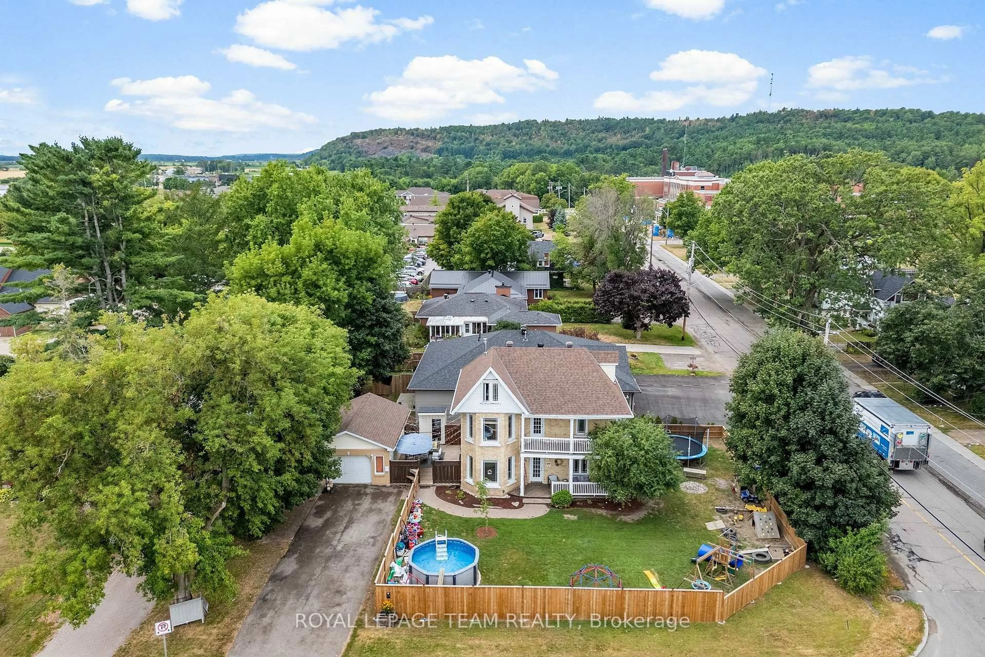 A pic from outside/outdoor area/front of a property/back of a property/a pic from drone, mountain view for 174 Bruce St, Renfrew Ontario K7V 3W1