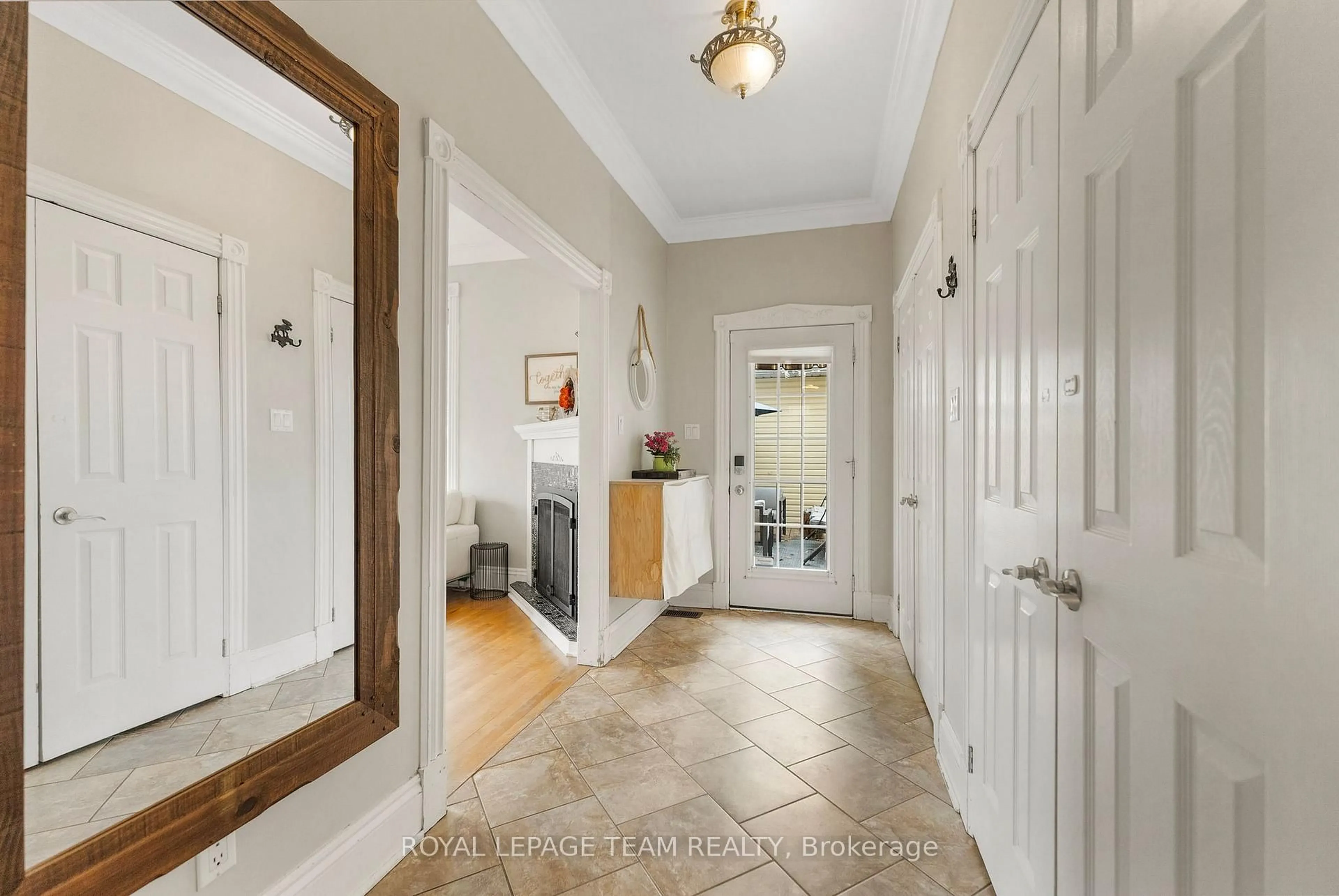 Indoor entryway for 174 Bruce St, Renfrew Ontario K7V 3W1
