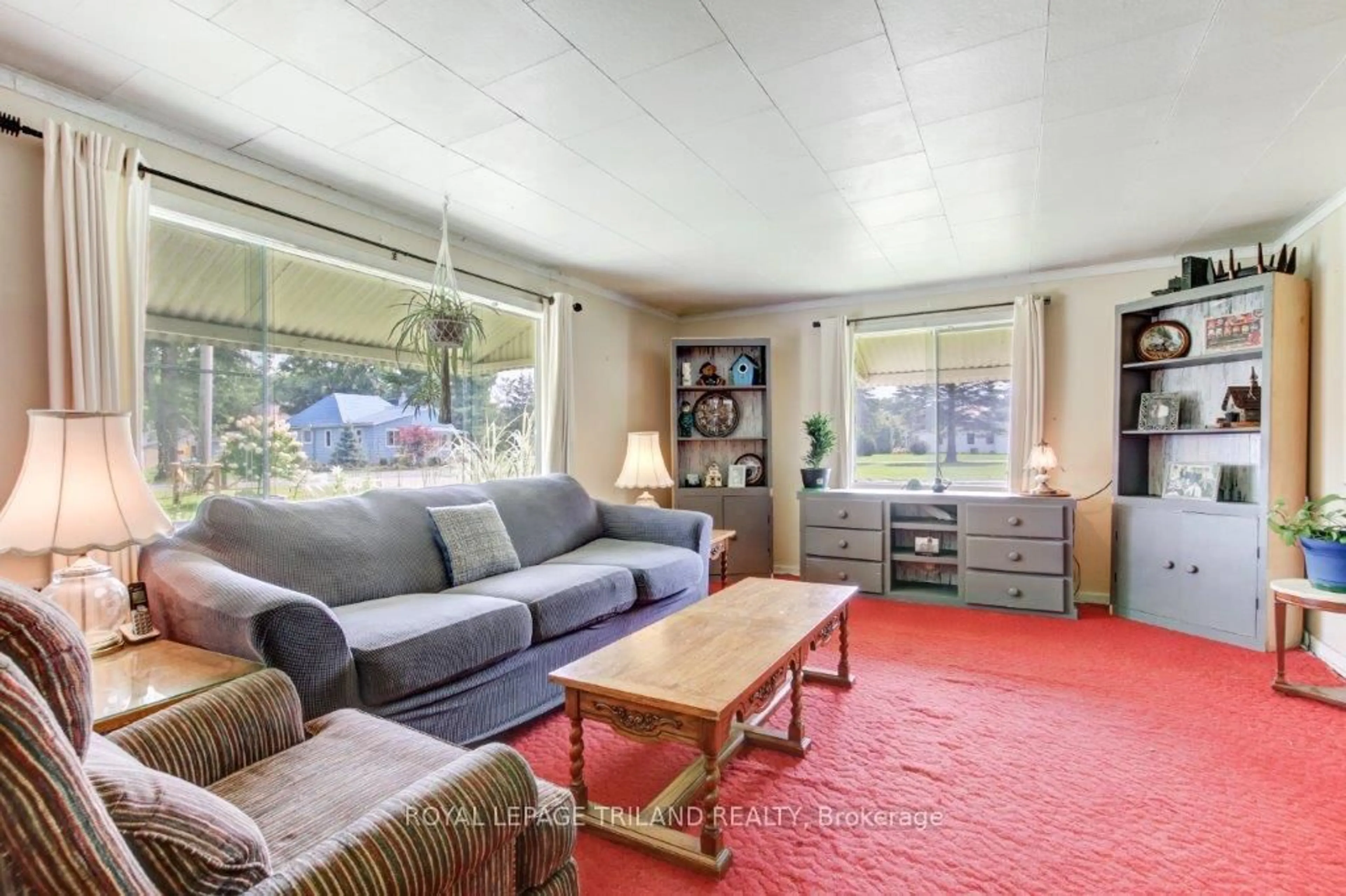 Living room with furniture, unknown for 9733 Francis St, Southwold Ontario N0L 2E0