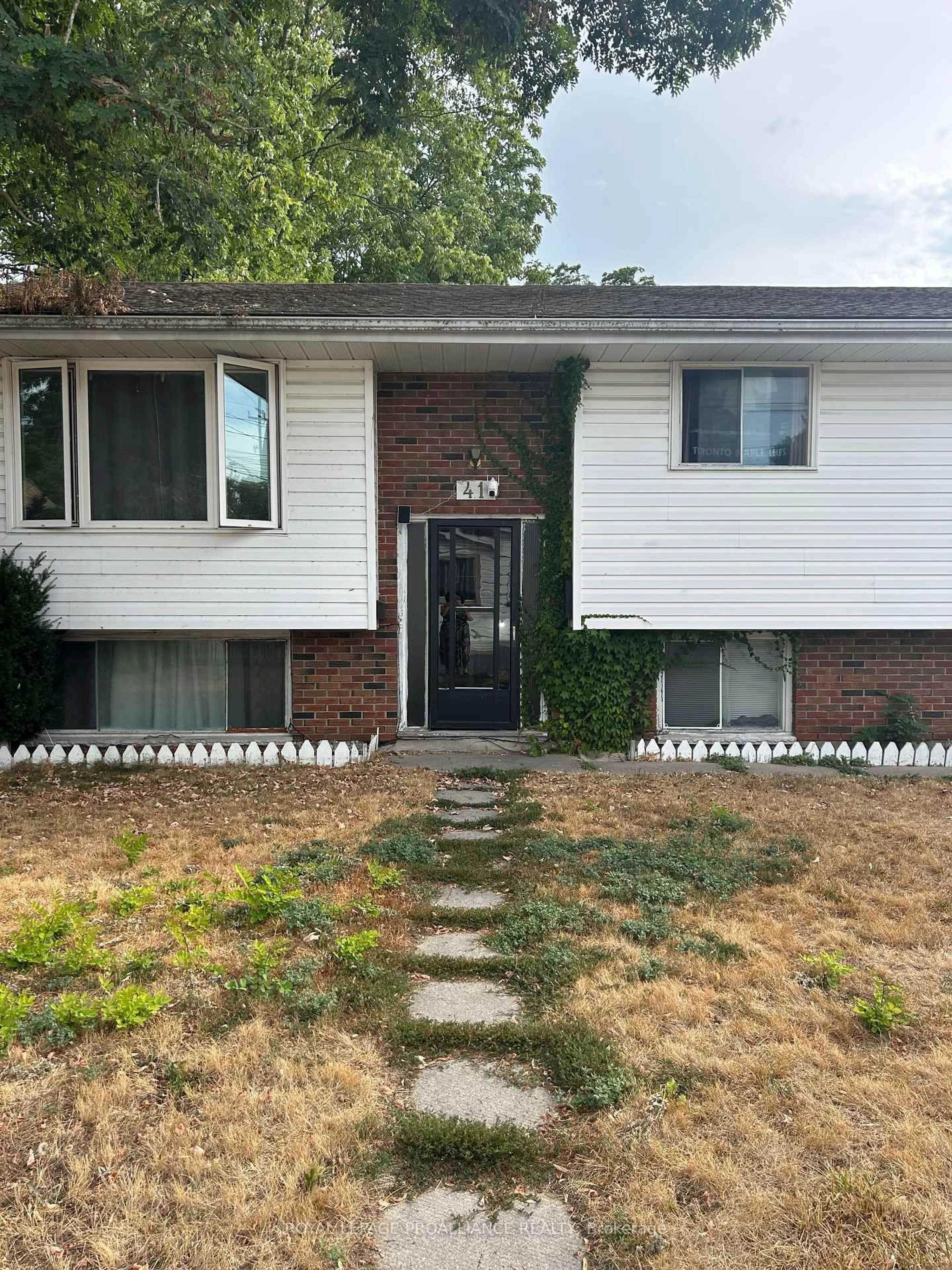 Home with vinyl exterior material, street for 41 Bartholomew St, Brockville Ontario K6V 2R5