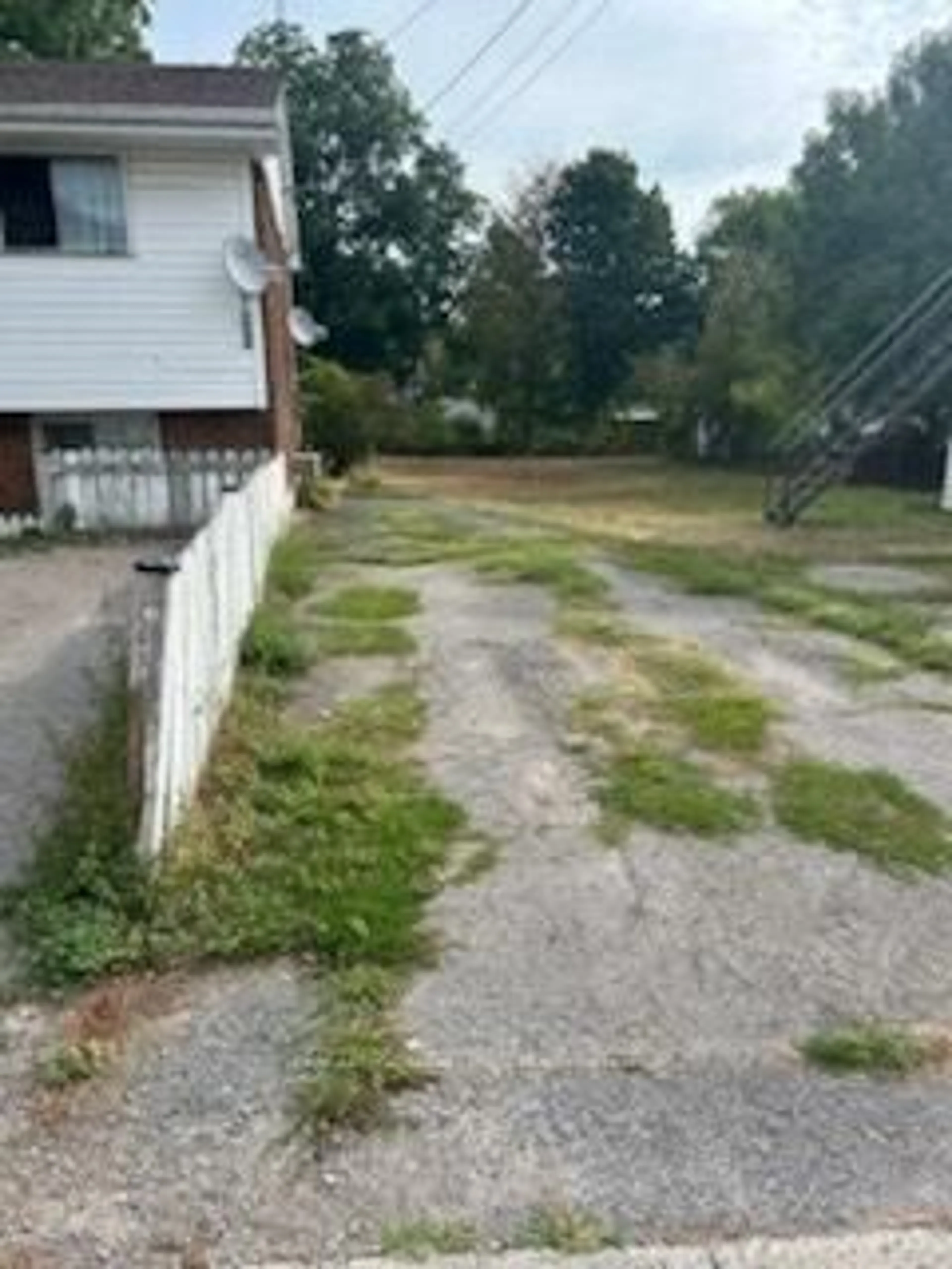 Unknown for 41 Bartholomew St, Brockville Ontario K6V 2R5