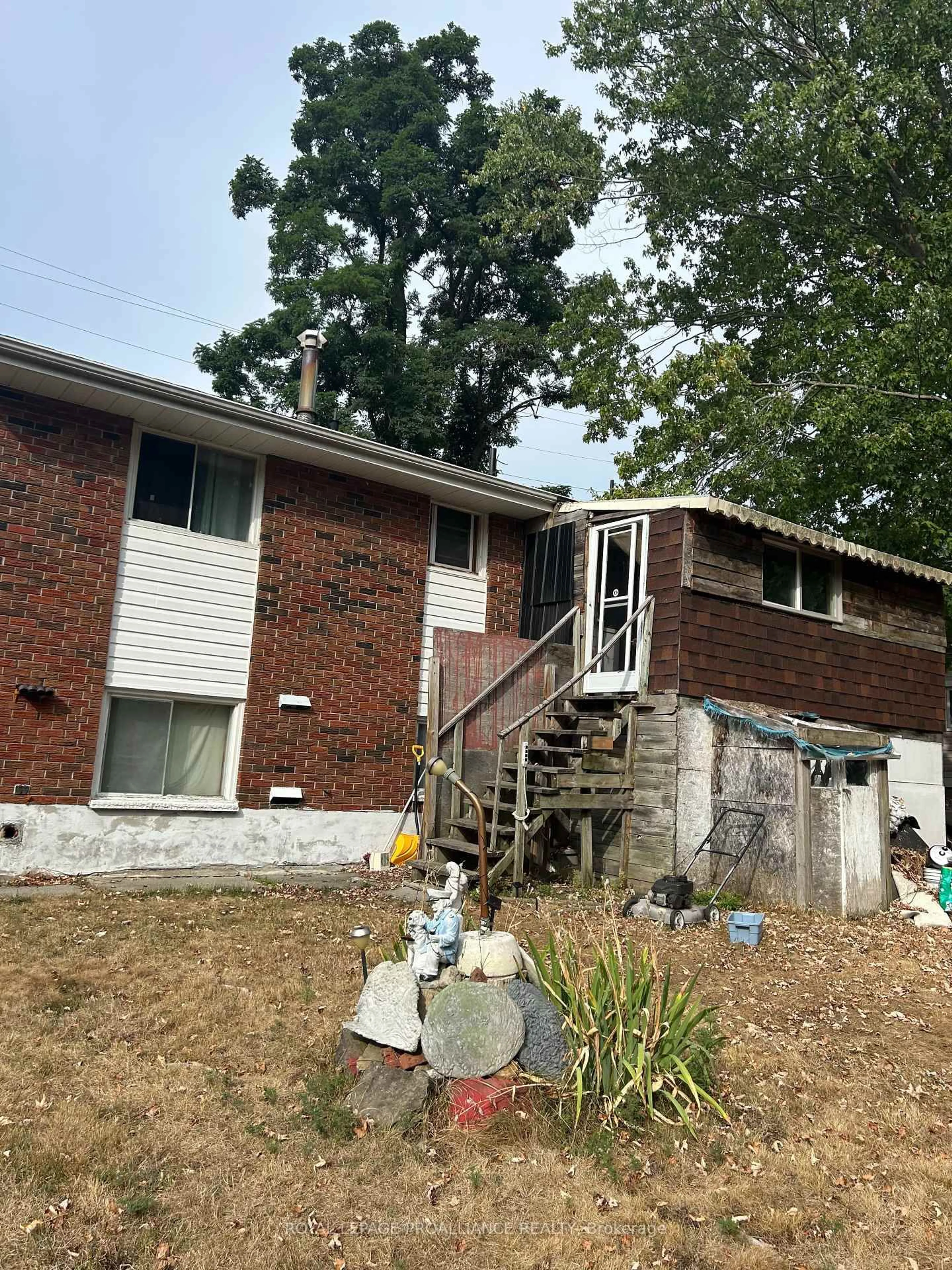 Home with brick exterior material, unknown for 41 Bartholomew St, Brockville Ontario K6V 2R5