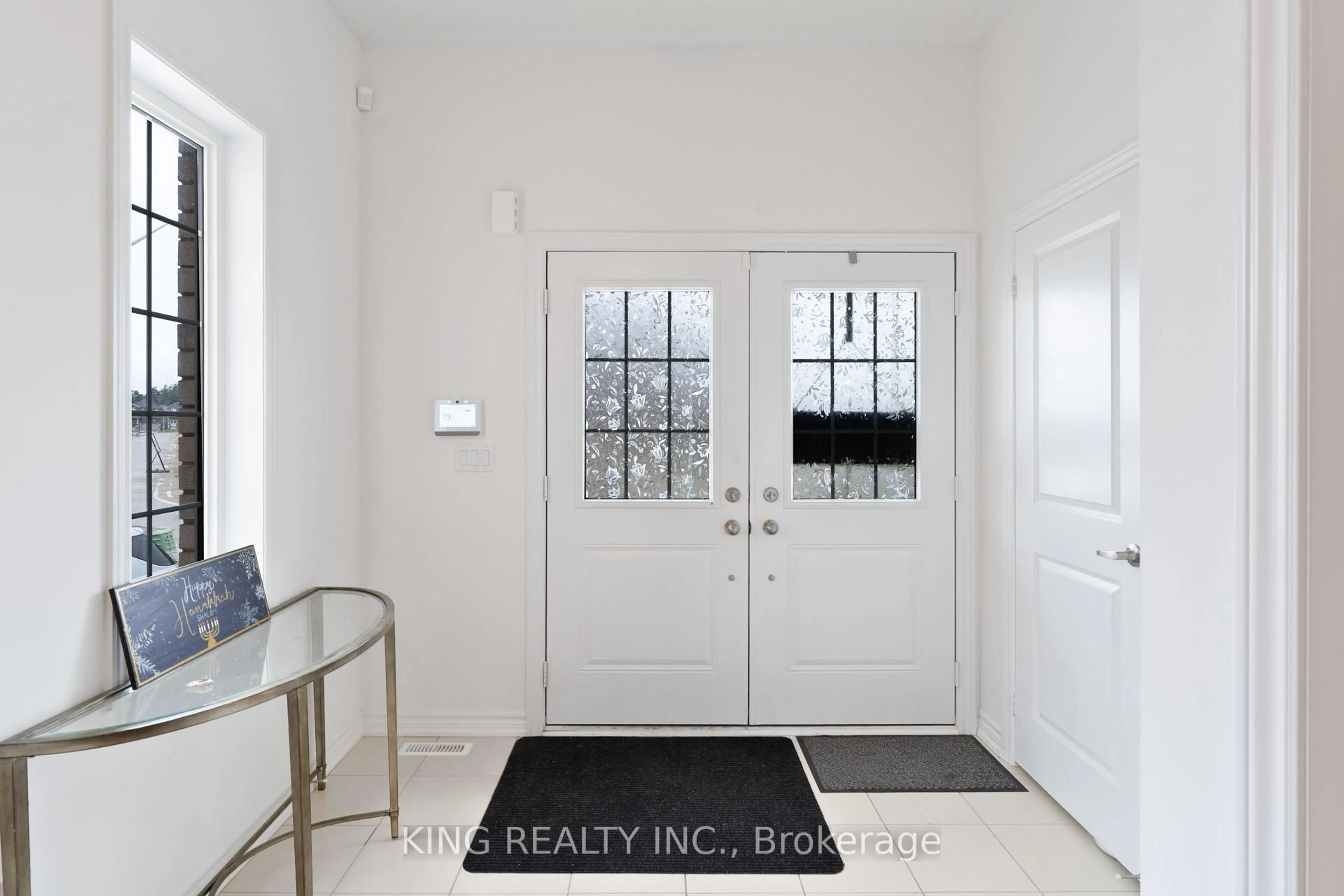 Indoor entryway for 373 Russell St, Southgate Ontario N0C 1B1