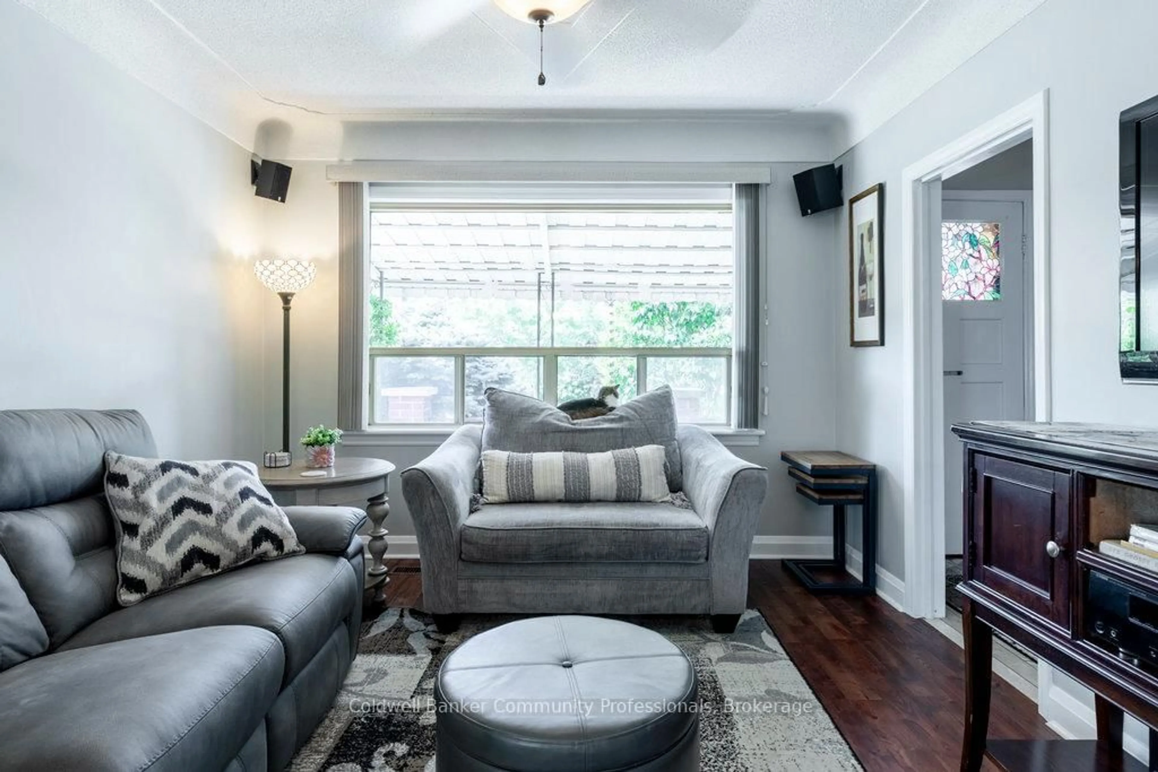 Living room with furniture, unknown for 147 Stewartdale Ave, Hamilton Ontario L8K 4P6