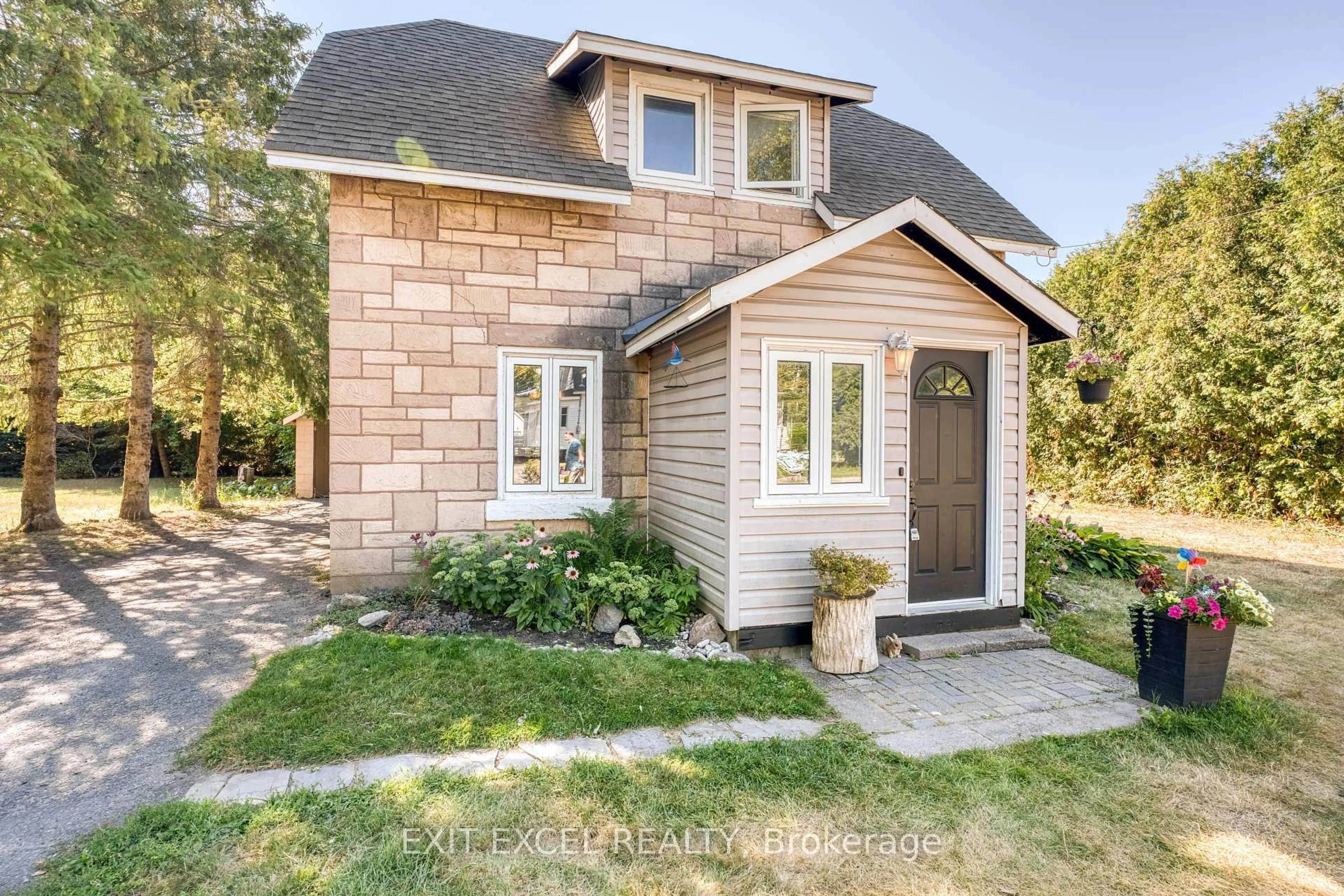 Home with brick exterior material, street for 5490 MacTavish Pl, Osgoode Ontario K0A 2W0