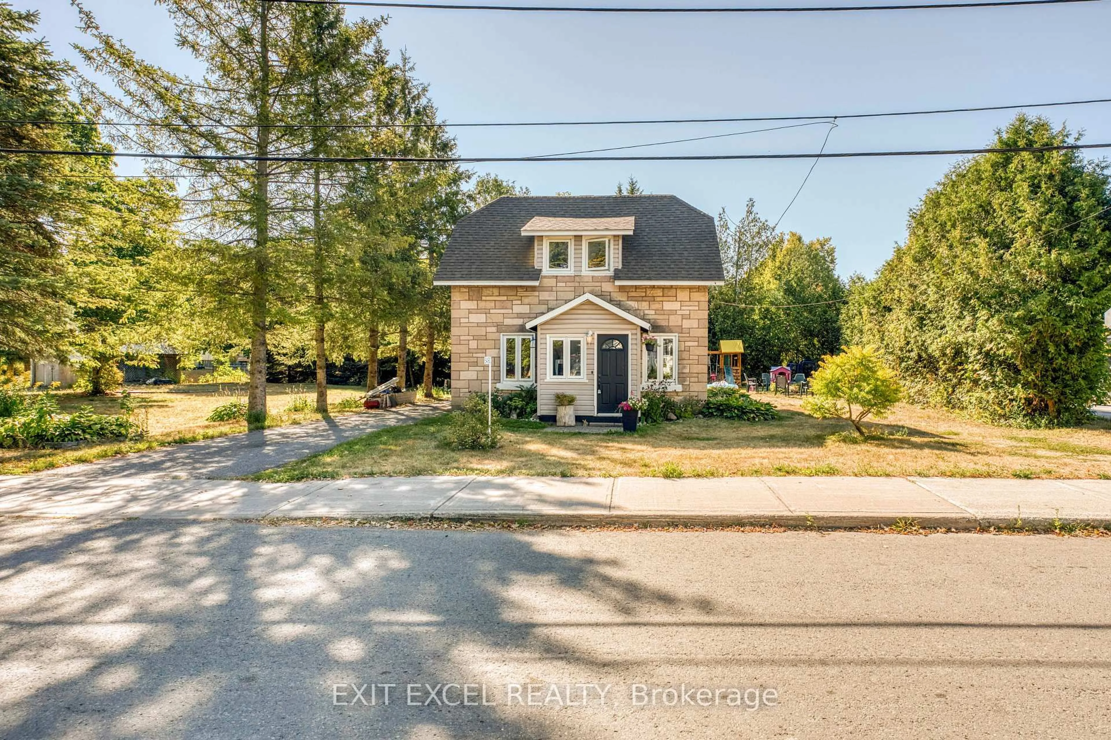 A pic from outside/outdoor area/front of a property/back of a property/a pic from drone, street for 5490 MacTavish Pl, Osgoode Ontario K0A 2W0