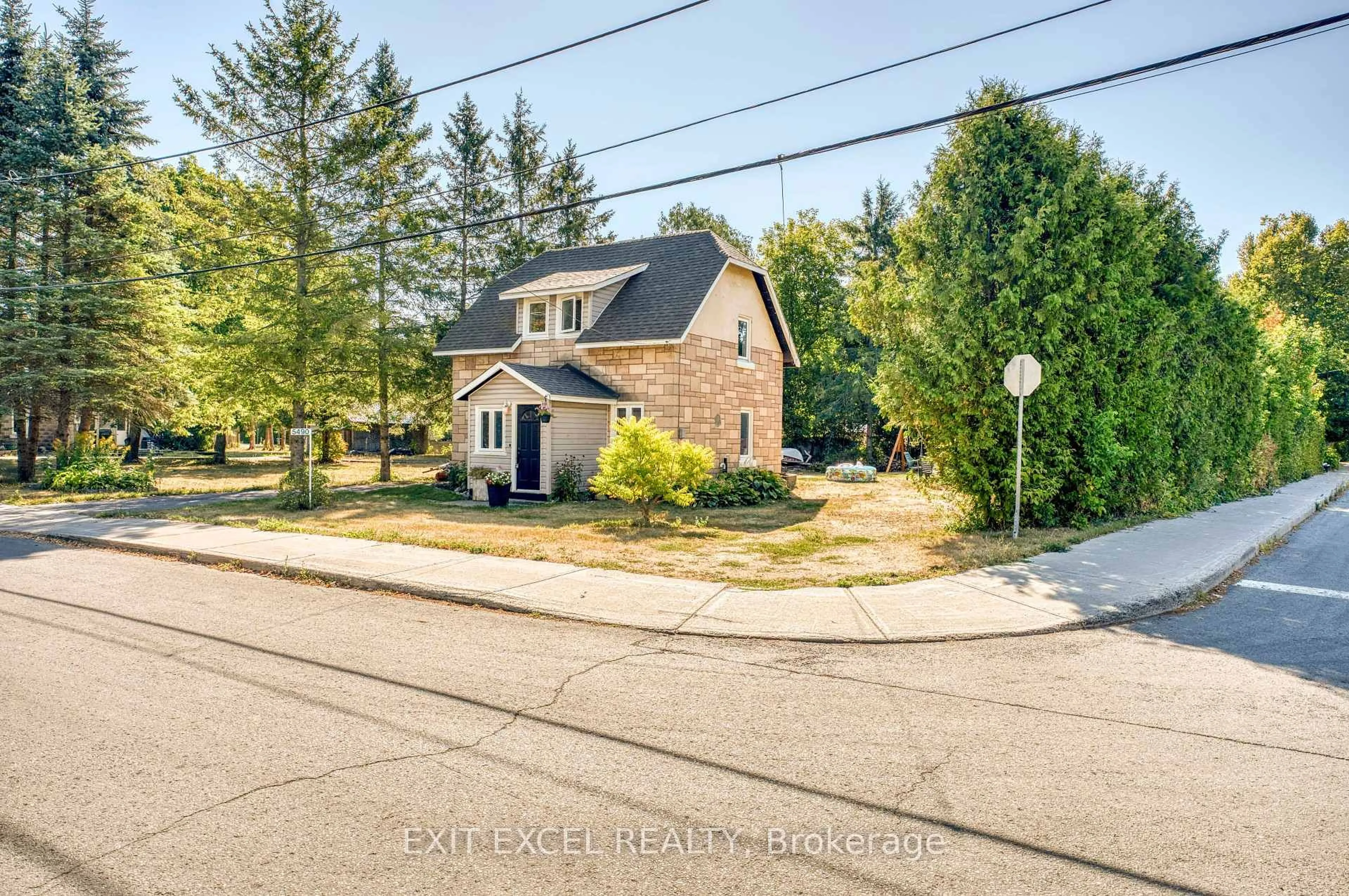A pic from outside/outdoor area/front of a property/back of a property/a pic from drone, street for 5490 MacTavish Pl, Osgoode Ontario K0A 2W0