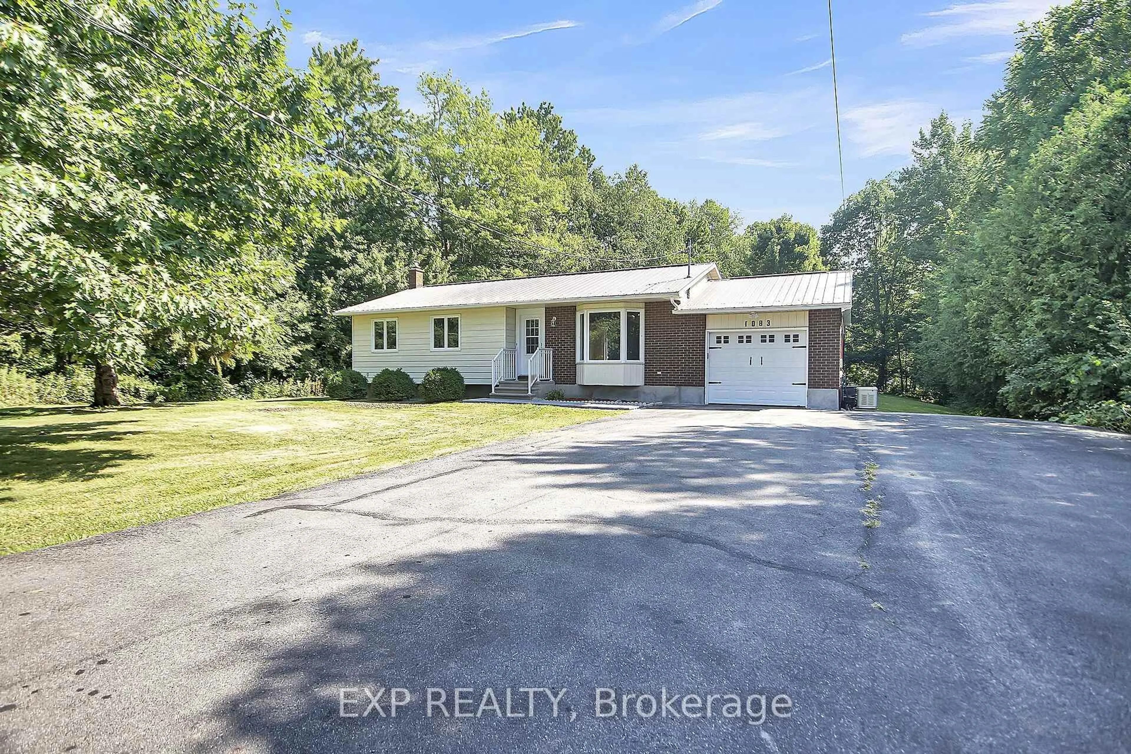 A pic from outside/outdoor area/front of a property/back of a property/a pic from drone, unknown for 1083 Eadie Rd, Russell Ontario K4R 1E5