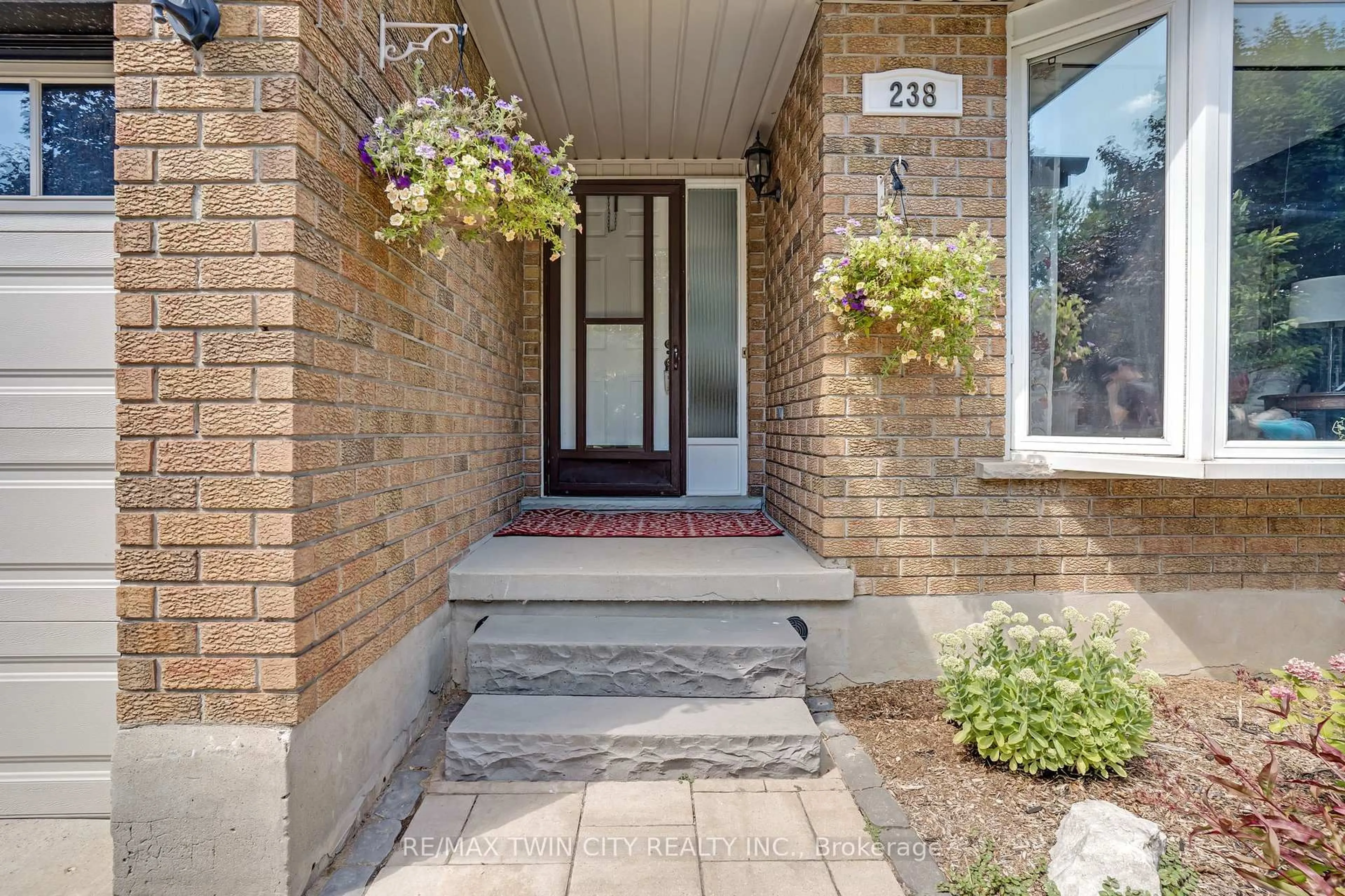 Indoor entryway for 238 Westview Crt, Kitchener Ontario N2N 2V7