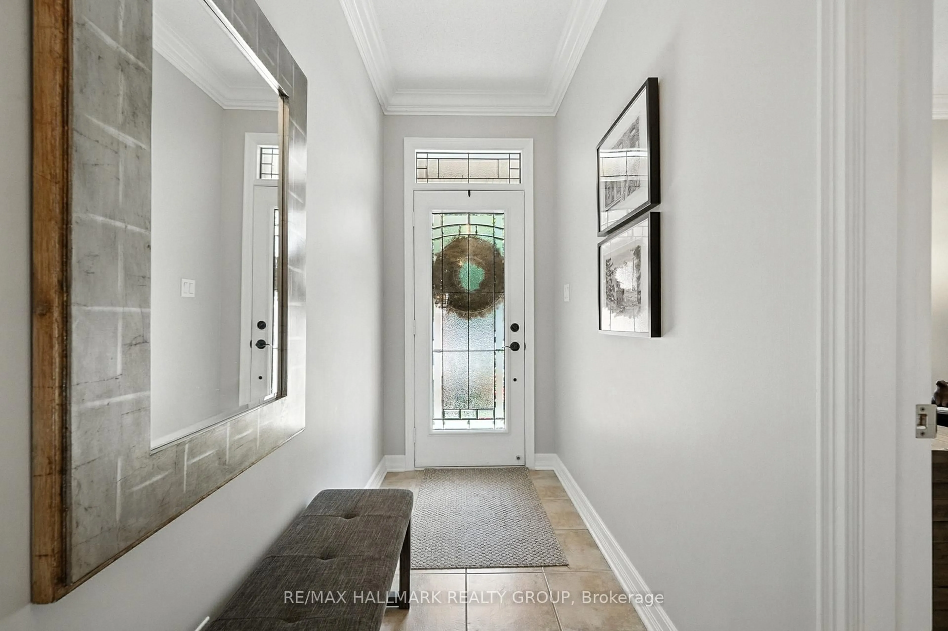 Indoor entryway for 261 Cairnsmore Circ, Ottawa Ontario K2J 0G5