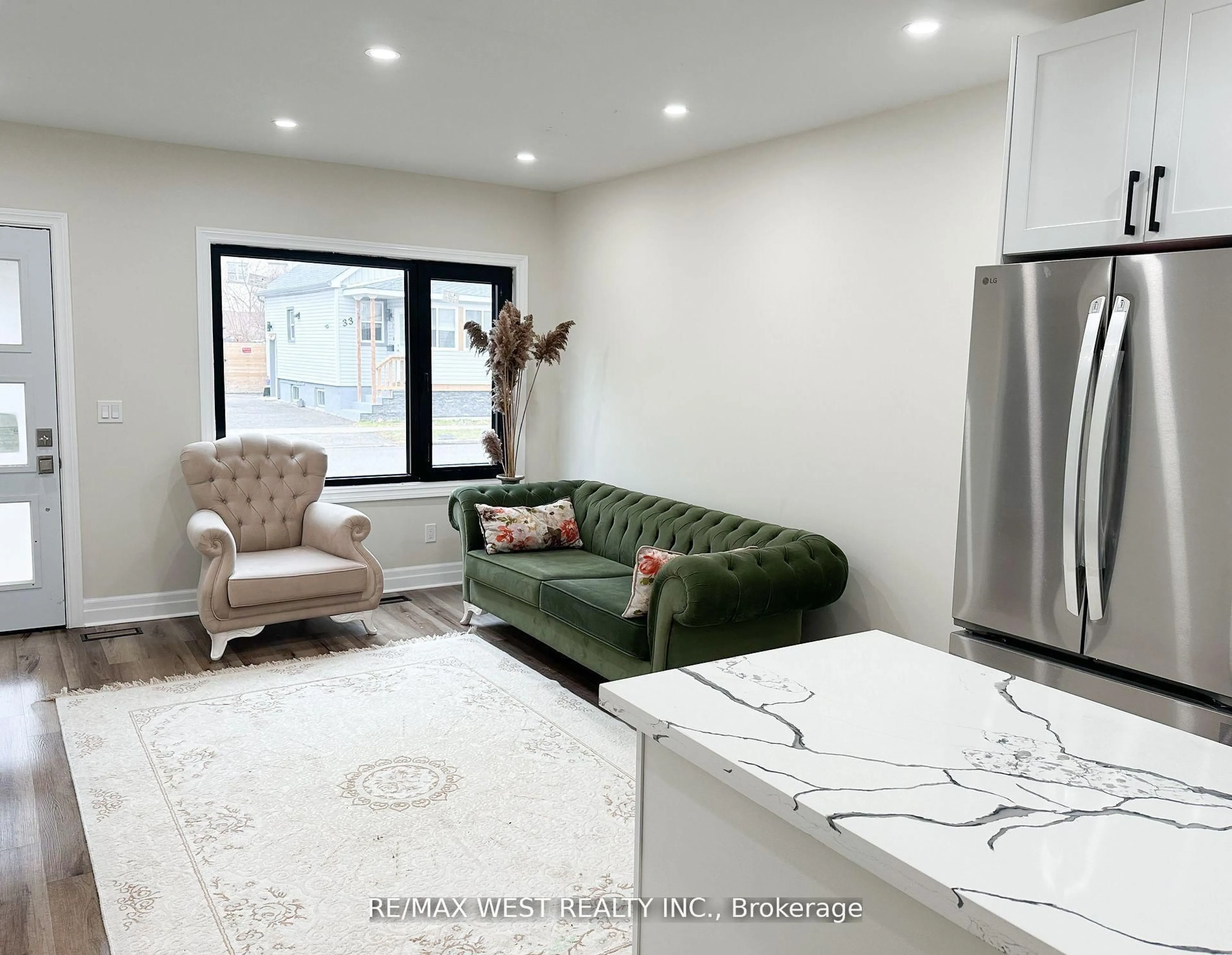 Living room with furniture, unknown for 28 Concord Ave, St. Catharines Ontario L2M 5N6