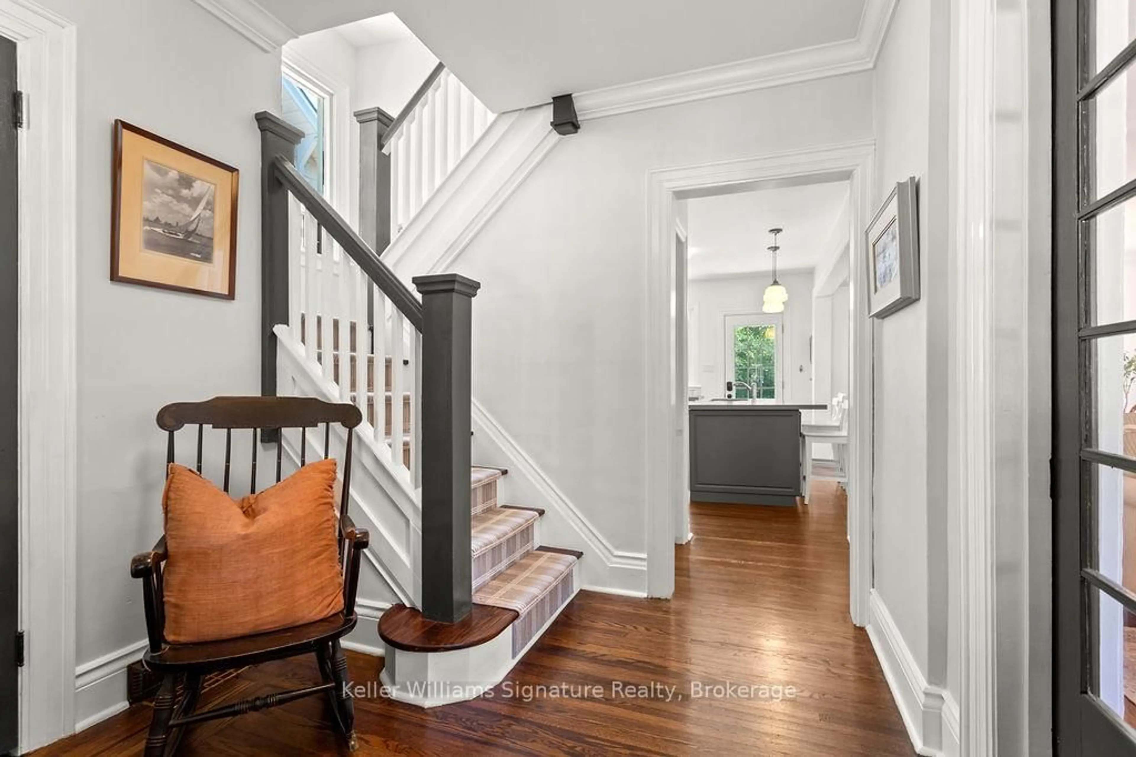 Indoor entryway for 89 Kensington Ave, Hamilton Ontario L8M 3H1