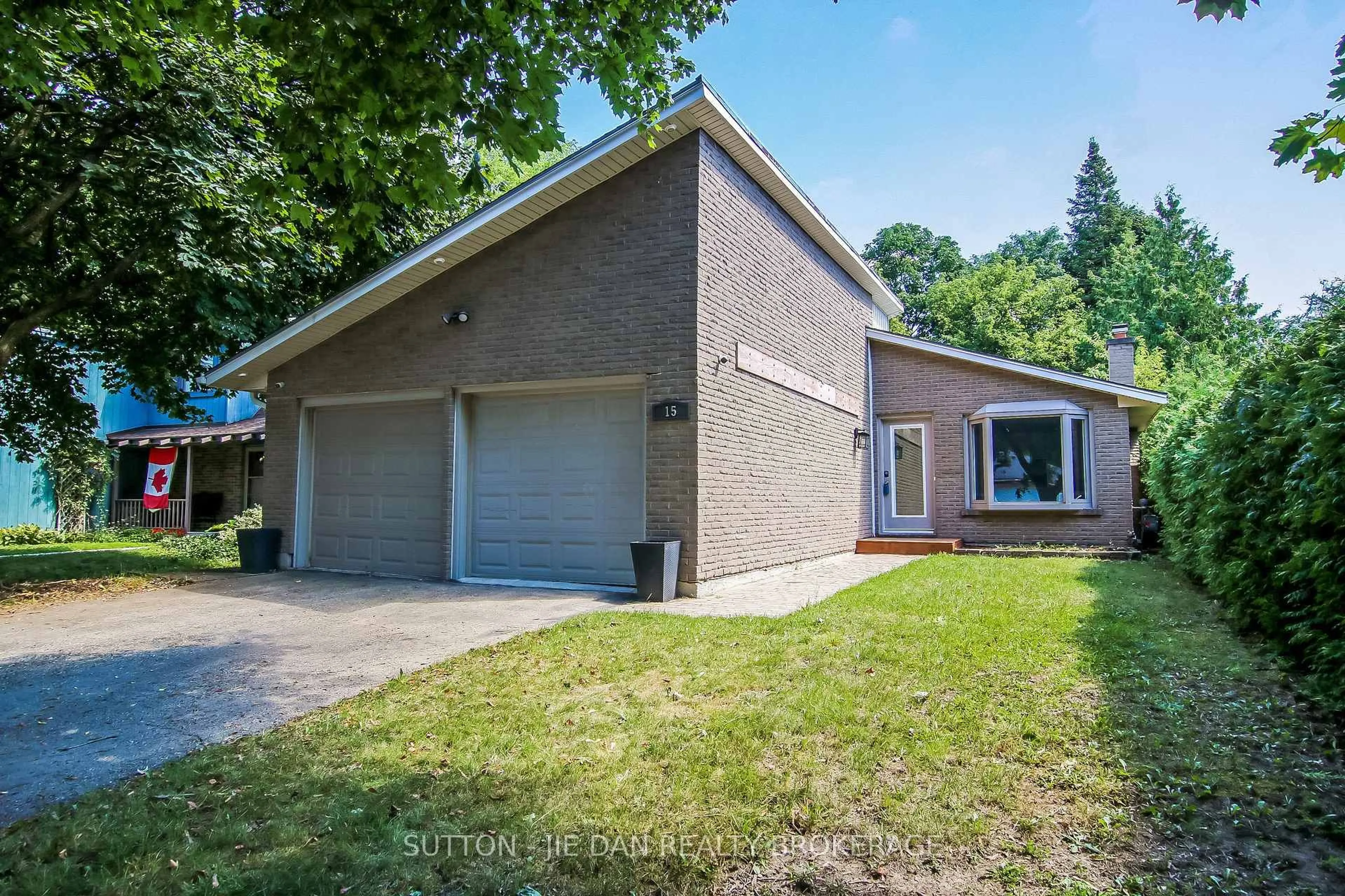 Home with brick exterior material, street for 15 HAWTHORNE Rd, London North Ontario N6G 2W9